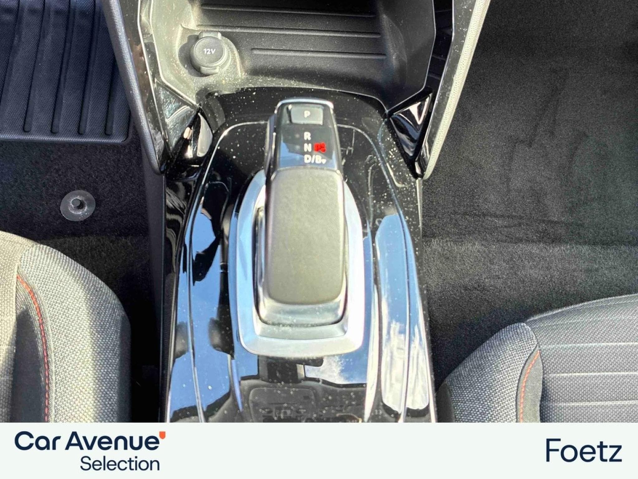 PEUGEOT 2008 e-2008 136ch Active (2021) - Photo 2