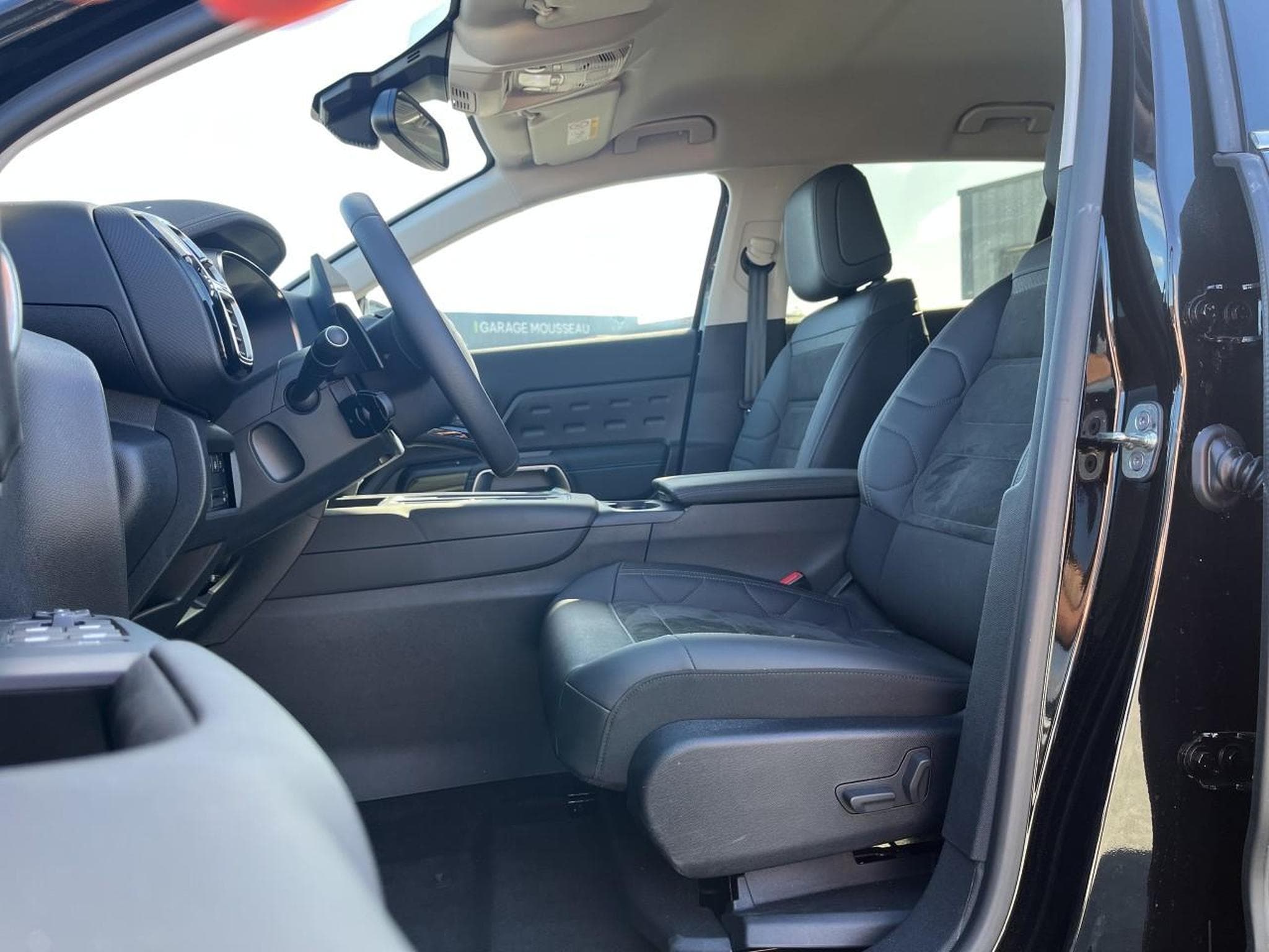 Citroen C5 AIRCROSS 1.6 HYBRIDE RECHARGEABLE 225 MAX BOITE AUTOMATIQUE (2024) - Photo 10