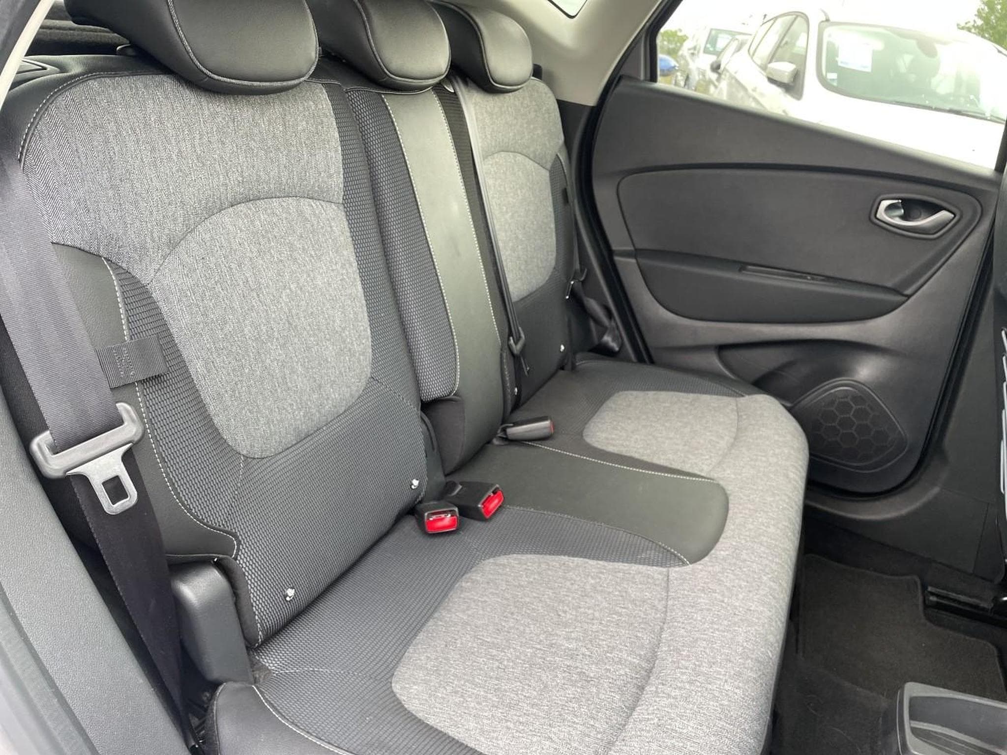 Renault CAPTUR 1.3 TCE 150 FAP INTENS (2019) - Photo 17