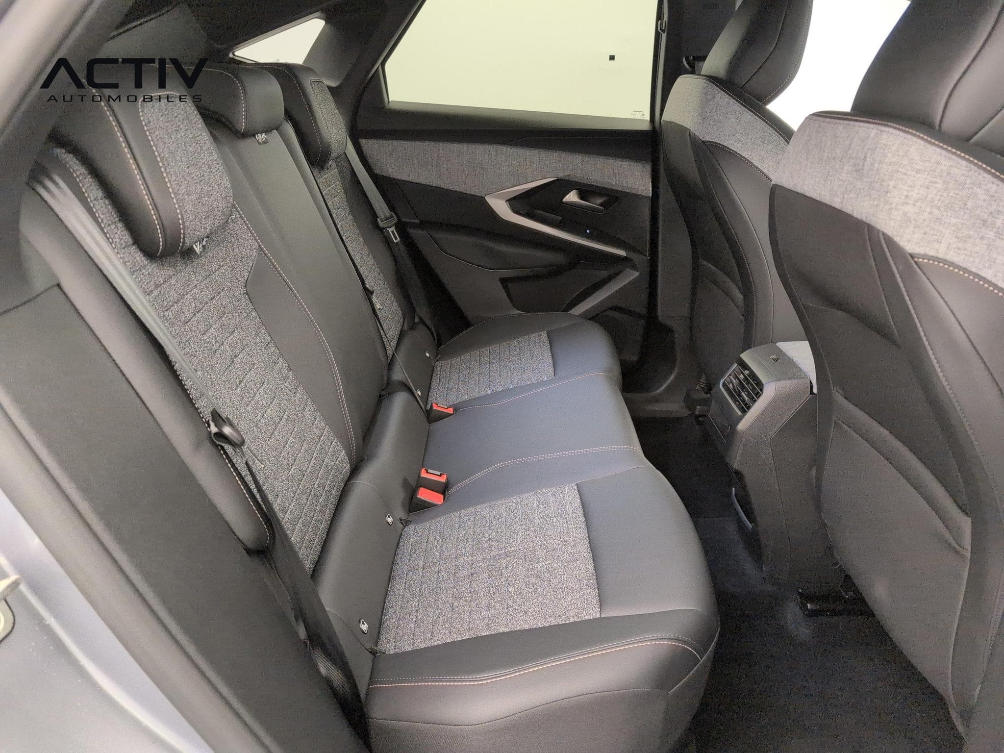Peugeot 3008 Hybrid 145 e-DCS6 Allure (2025) - Photo 10