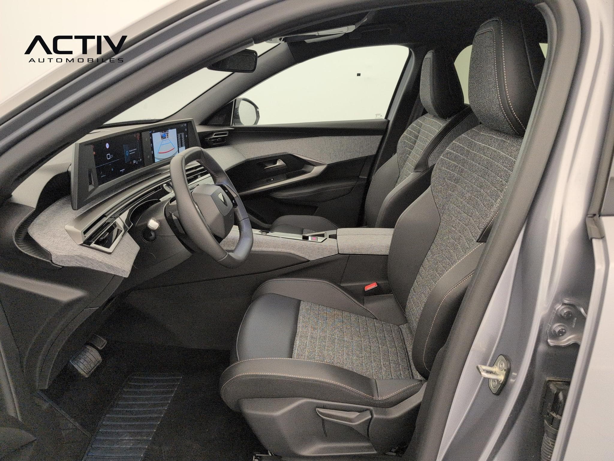 Peugeot 3008 Hybrid 145 e-DCS6 Allure (2025) - Photo 16