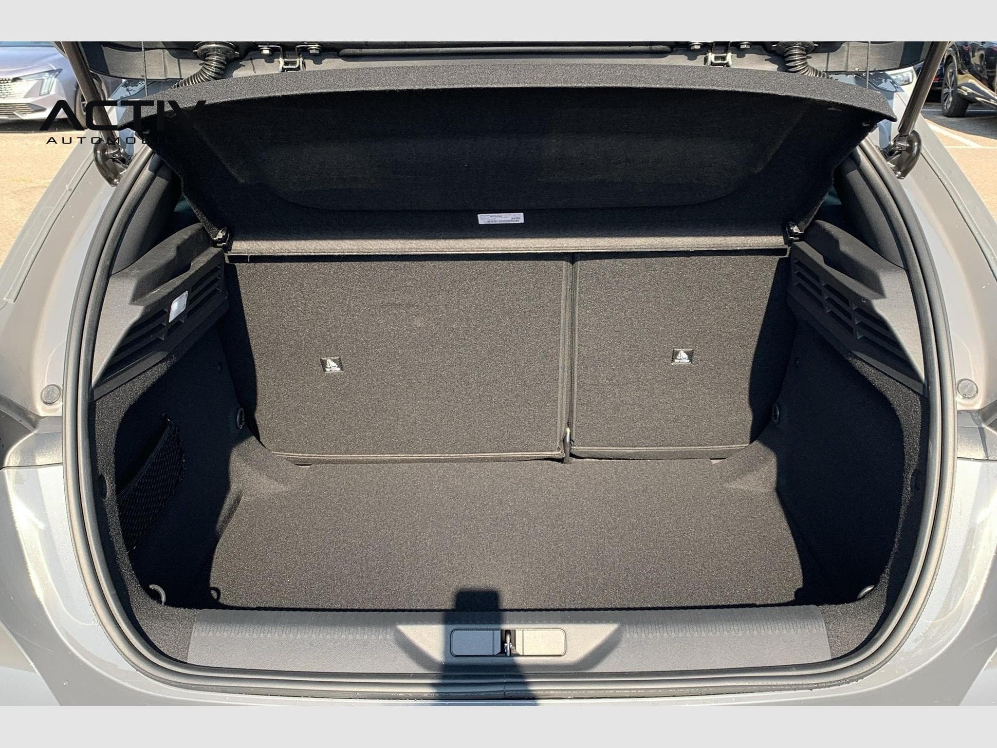 Peugeot 308 HYBRID 145 E-DCS6 ALLURE (2026) - Photo 11