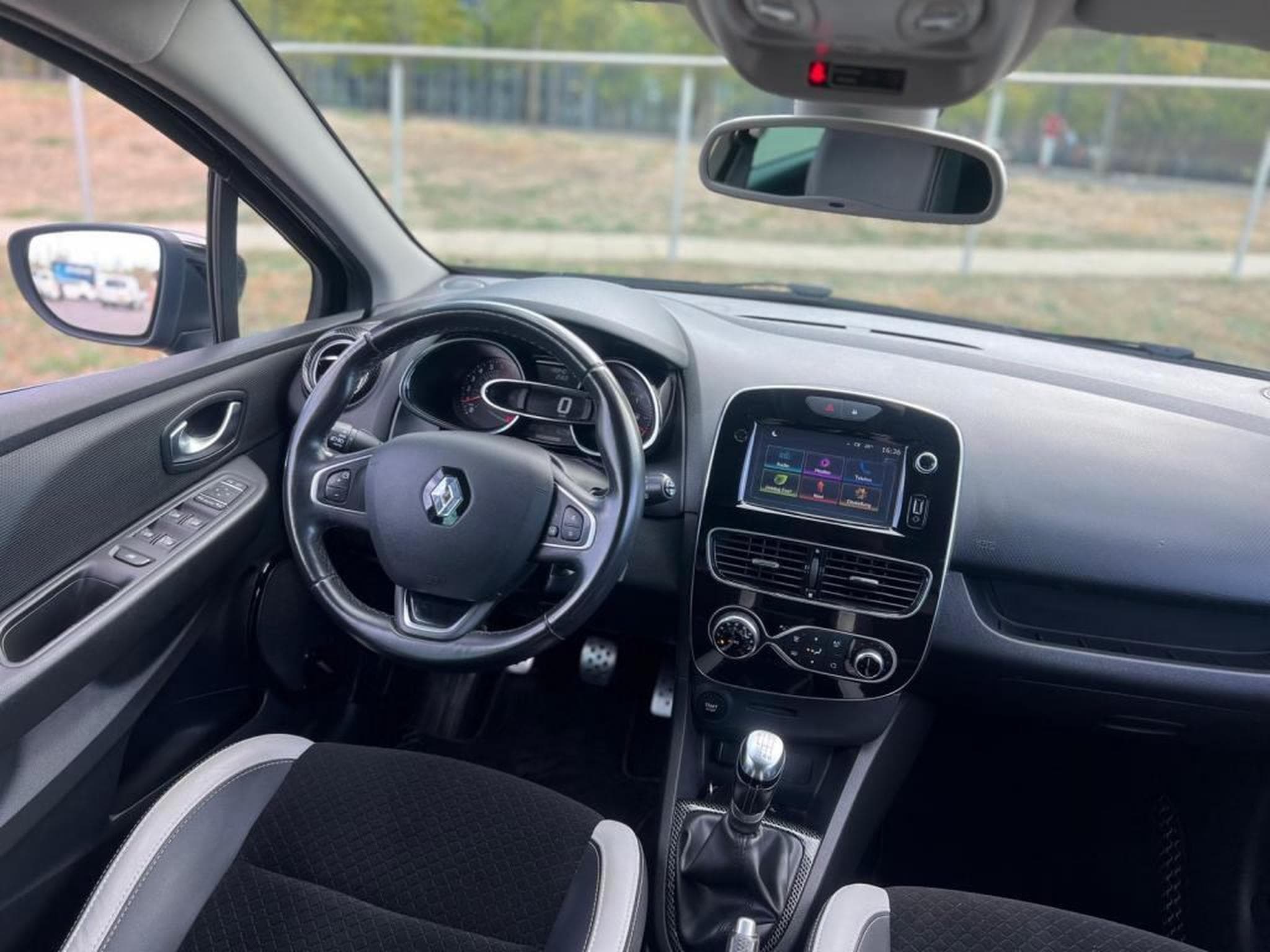 Renault Clio Manuelle / Essence (2017) - Foto 11