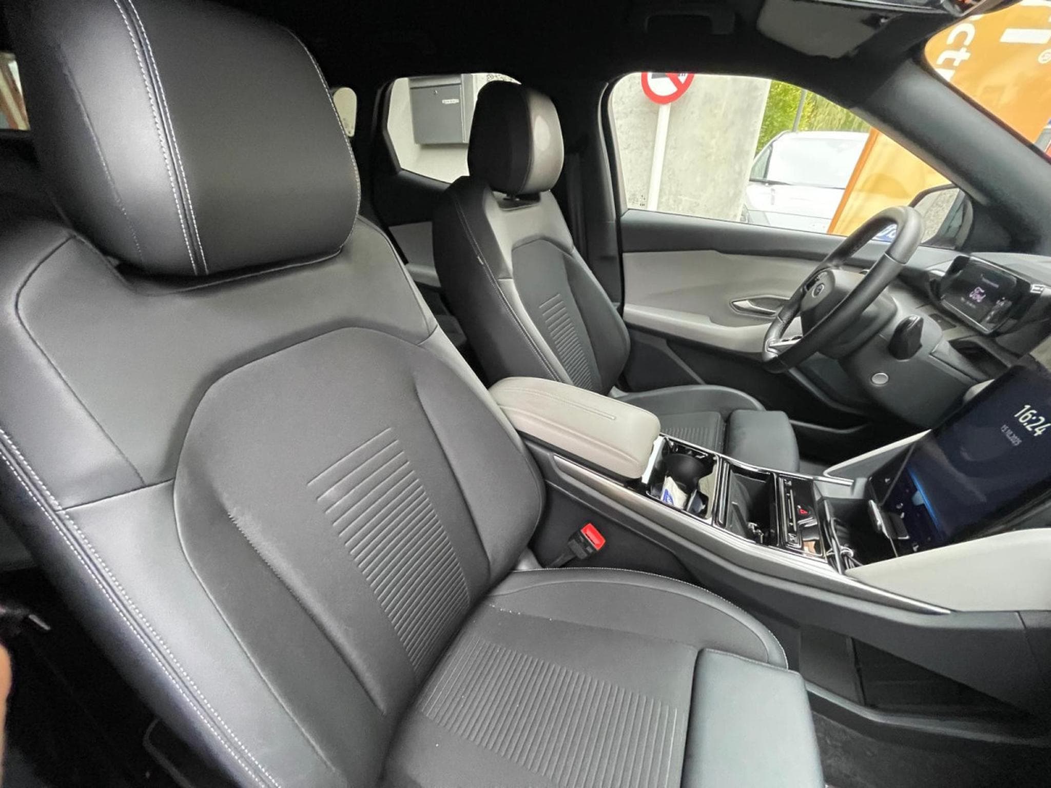 Ford Capri Select 79kWh AWD - 340cv (2024) - Photo 9