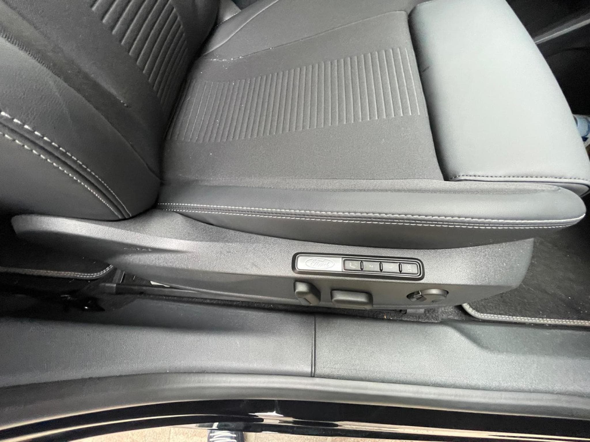 Ford Capri Select 79kWh AWD - 340cv (2024) - Photo 15