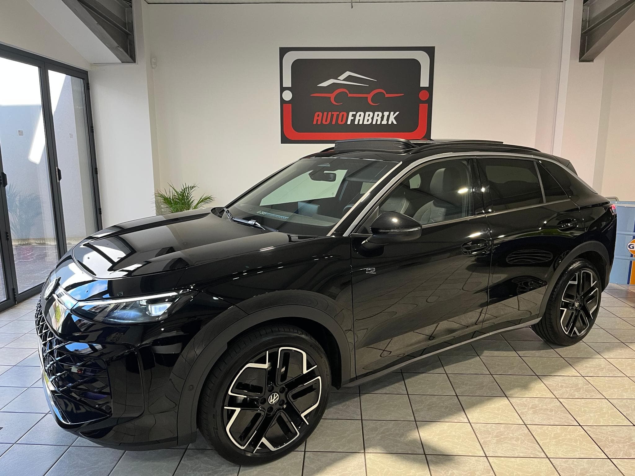VW T-Roc 1.5 eTSI DSG R-Line *Toit Ouvrant/Pano* (2026) - Photo 1