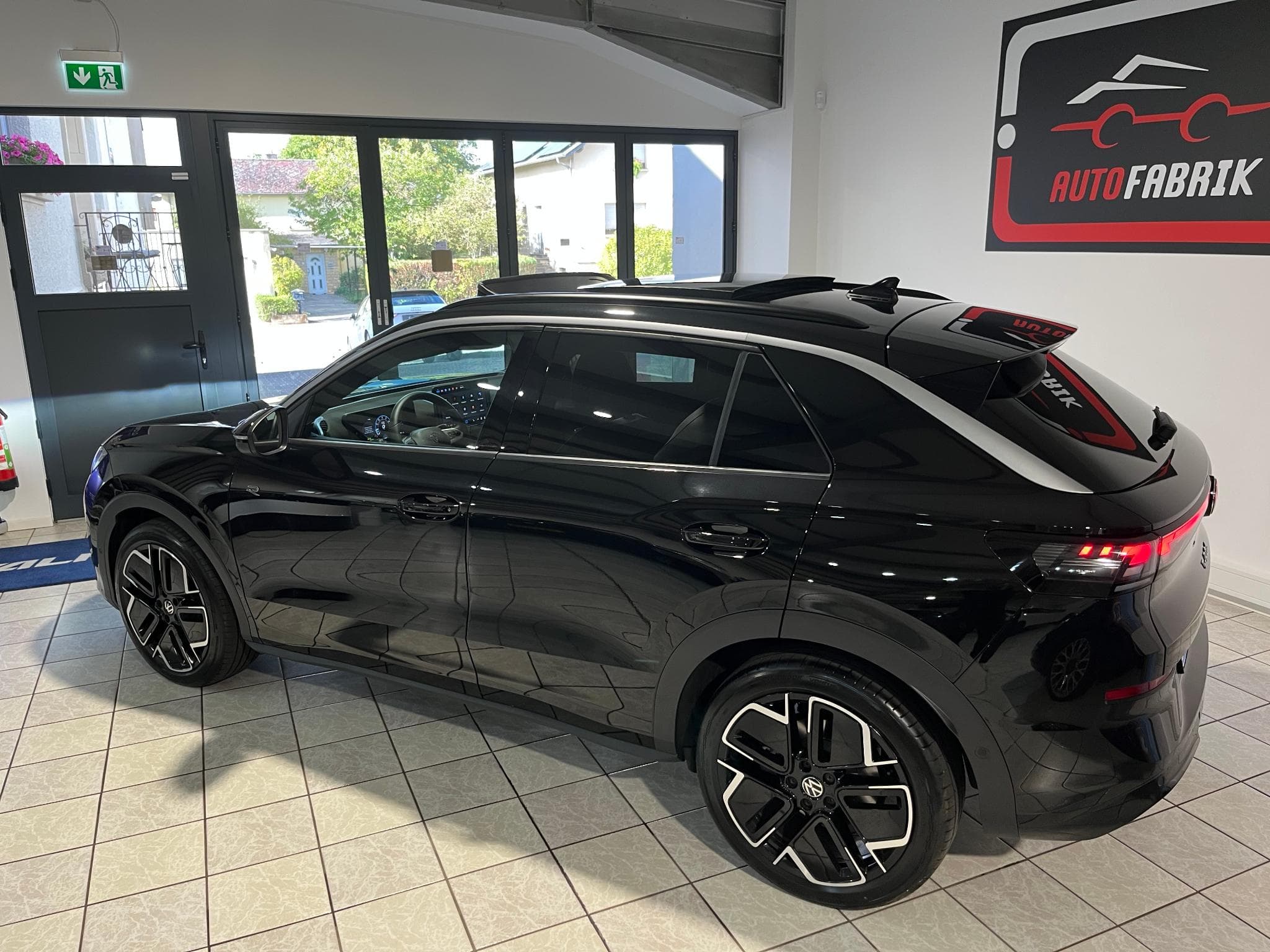 VW T-Roc 1.5 eTSI DSG R-Line *Toit Ouvrant/Pano* (2026) - Photo 3