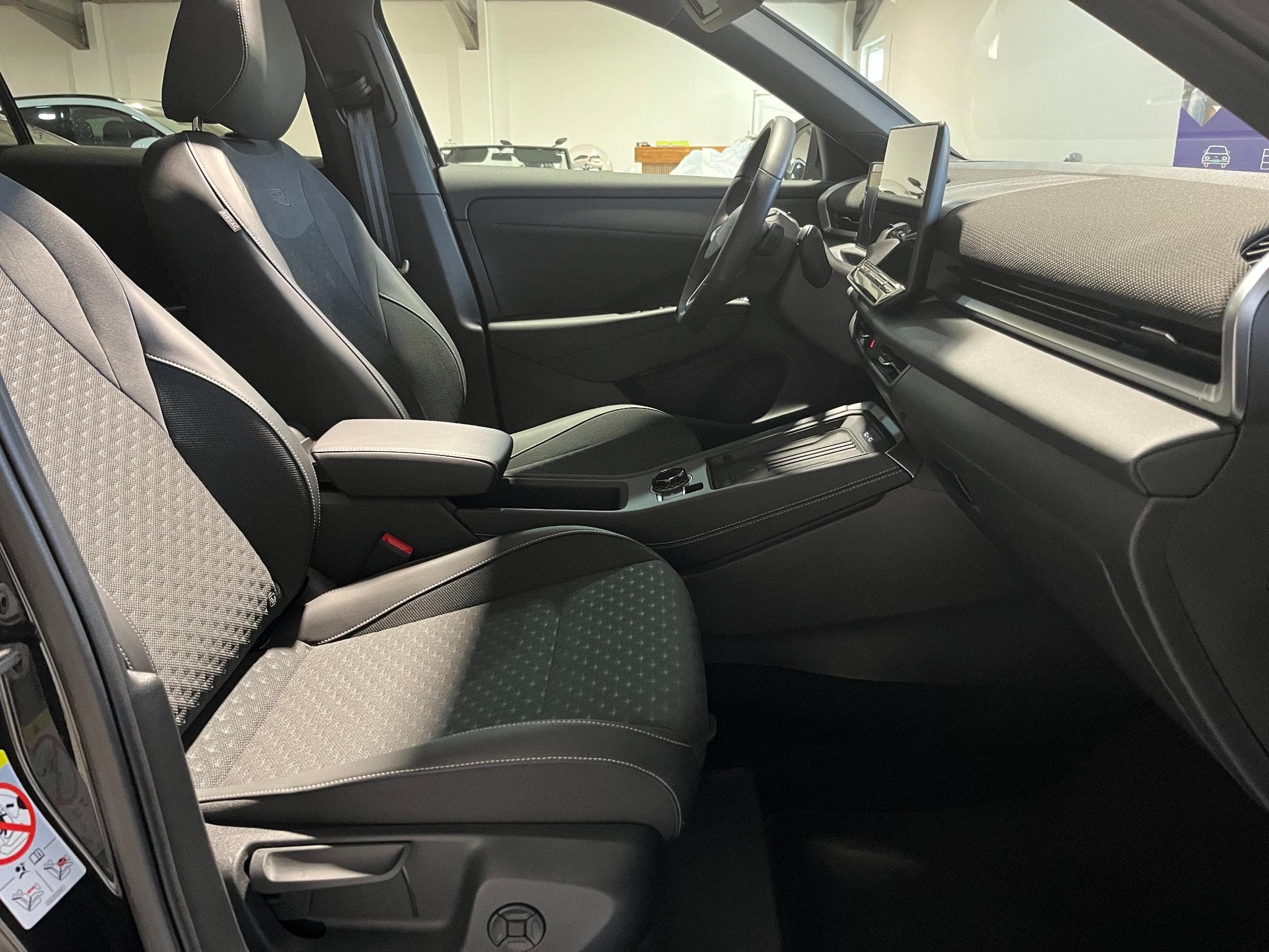 VW T-Roc 1.5 eTSI DSG R-Line *Toit Ouvrant/Pano* (2026) - Photo 21