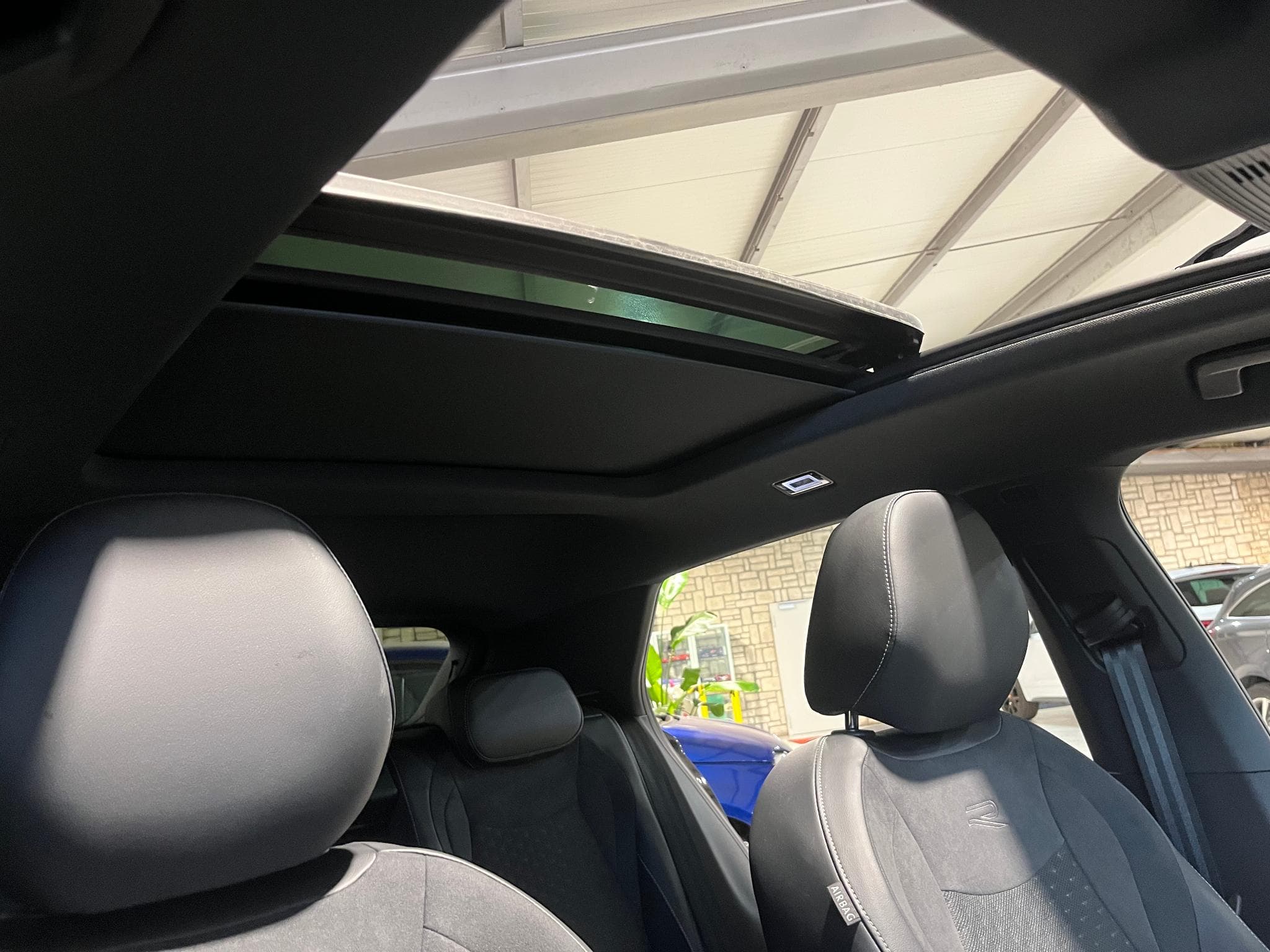 VW T-Roc 1.5 eTSI DSG R-Line *Toit Ouvrant/Pano* (2026) - Photo 23