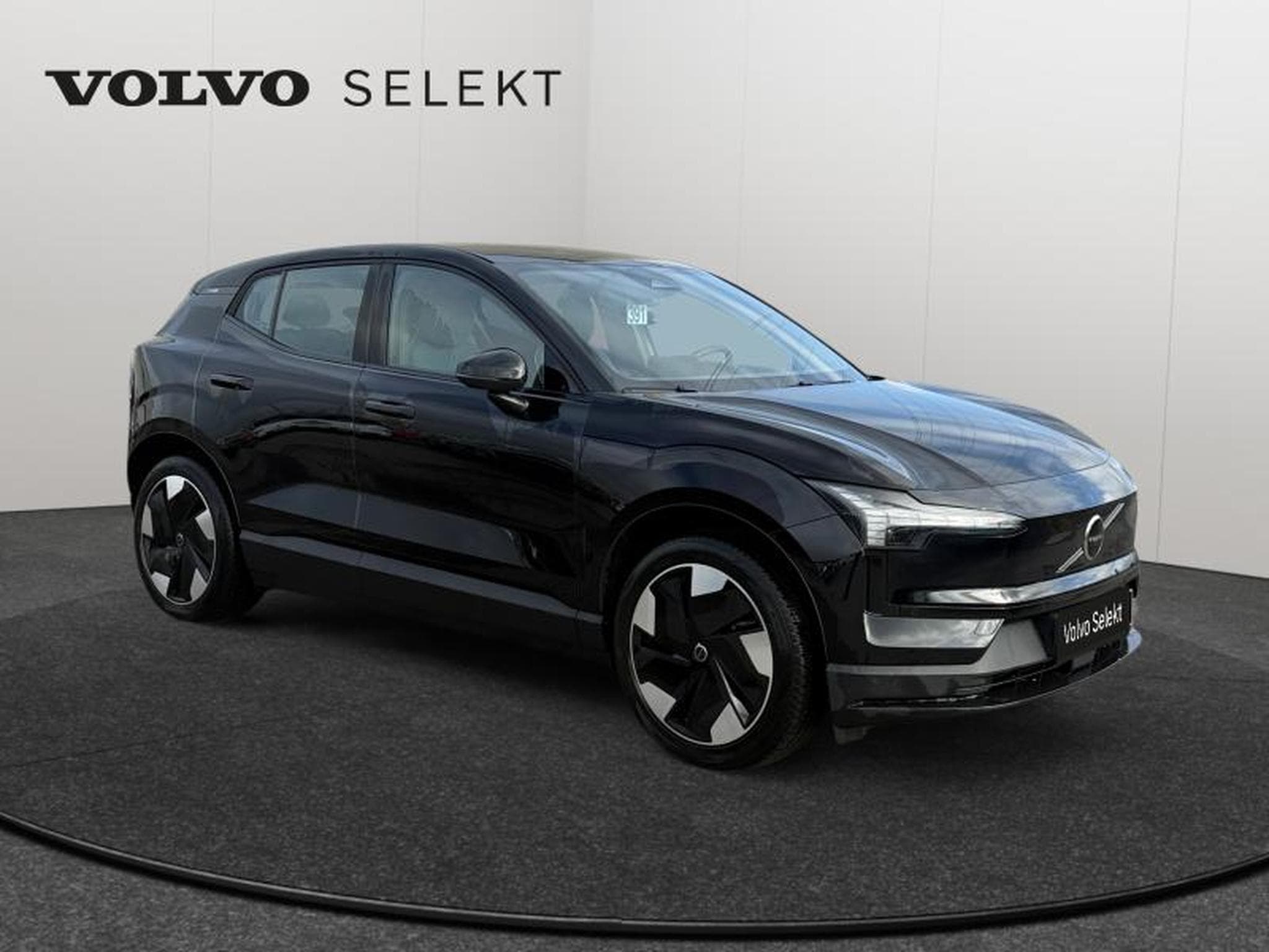 Volvo EX30 Single Motor Extended Range Plus (2024) - Photo 8