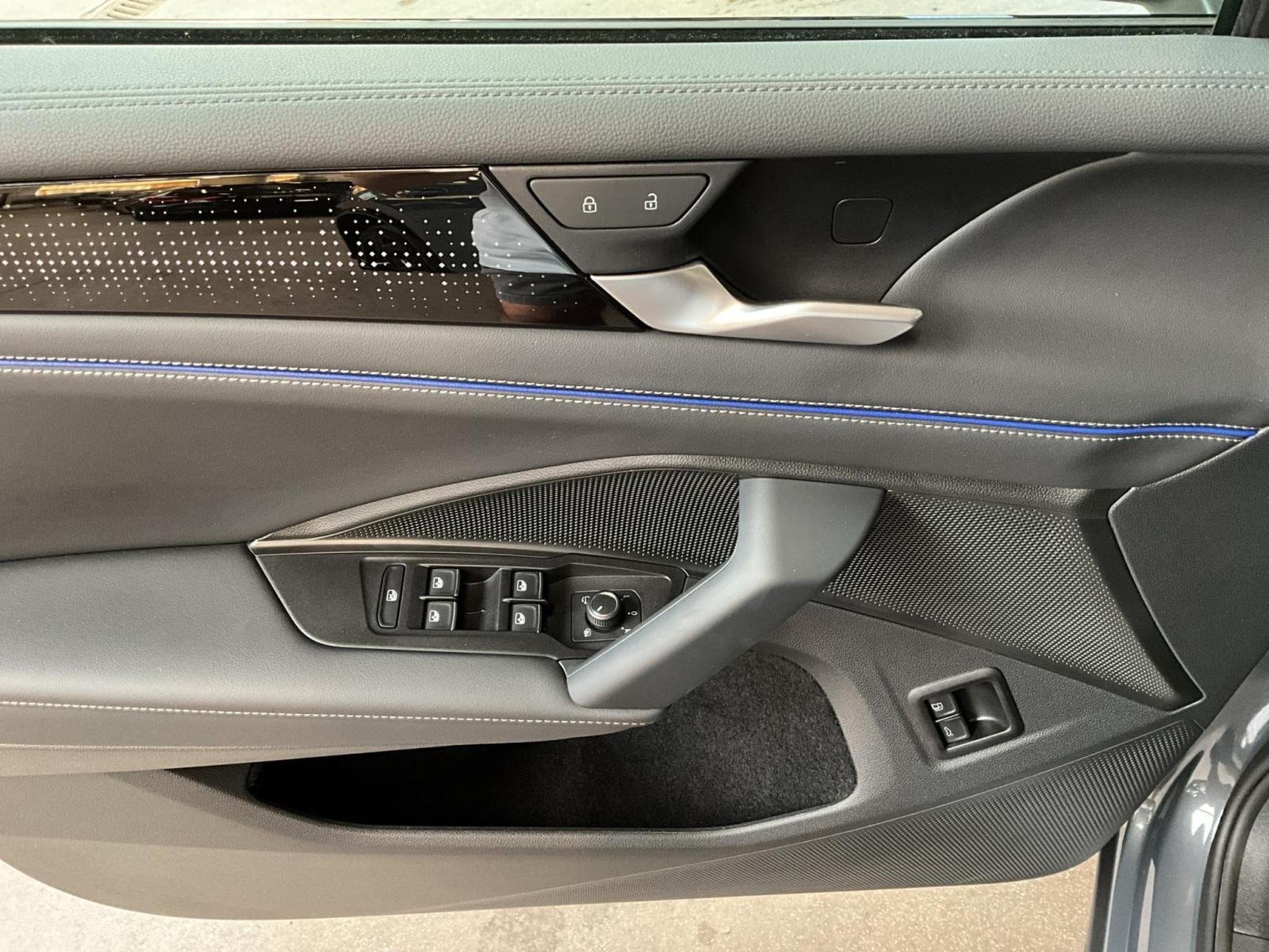VW Tiguan R-Line+DSG+Harman+IQ-Drive+Black-Style+Pano (2025) - Foto 14