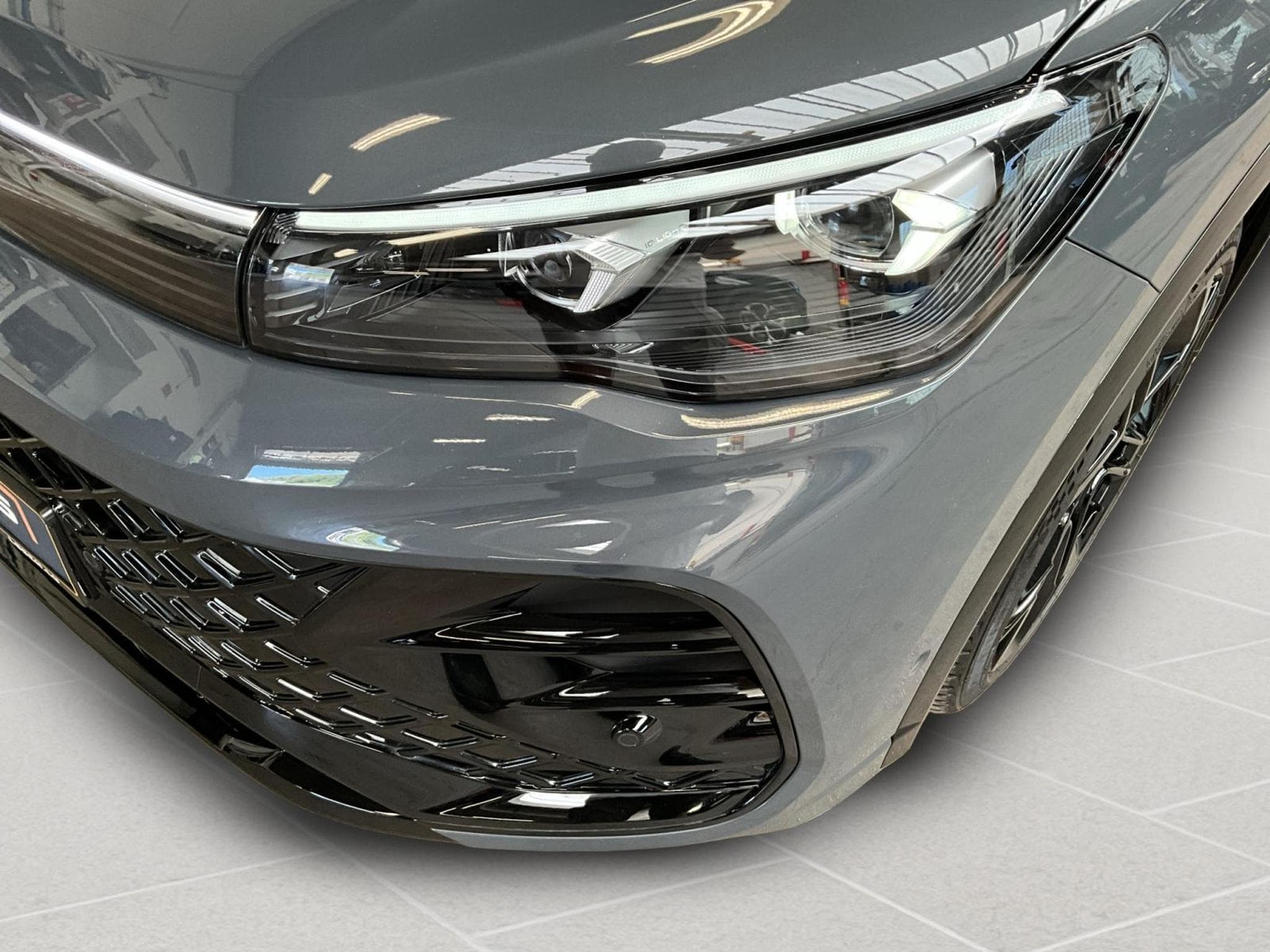 VW Tiguan R-Line+DSG+Harman+IQ-Drive+Black-Style+Pano (2025) - Foto 18