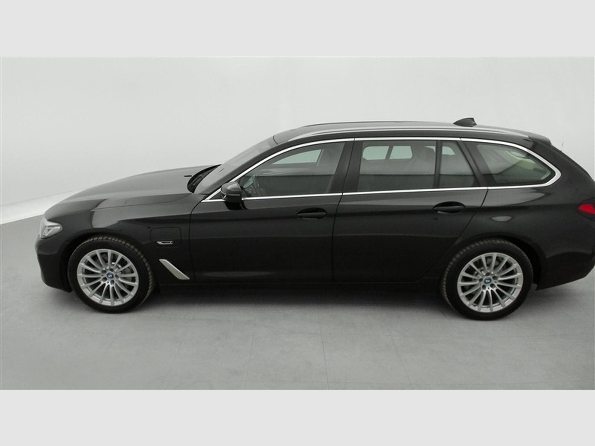BMW 530 Touring 530eA PHEV Luxury  Cuir / Navi / Led (2021) - Photo 3