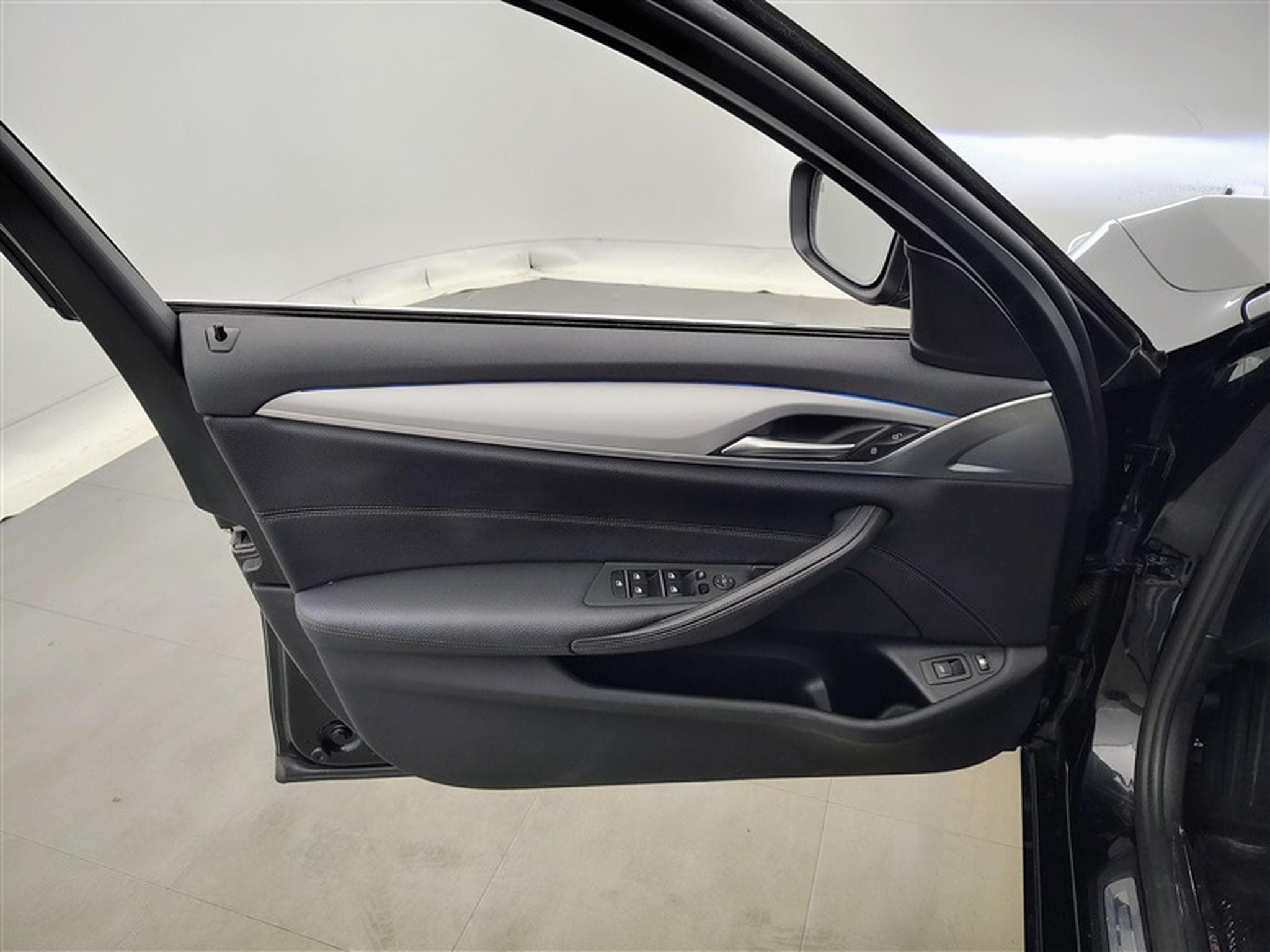 BMW 530 Touring 530eA PHEV Luxury  Cuir / Navi / Led (2021) - Photo 17