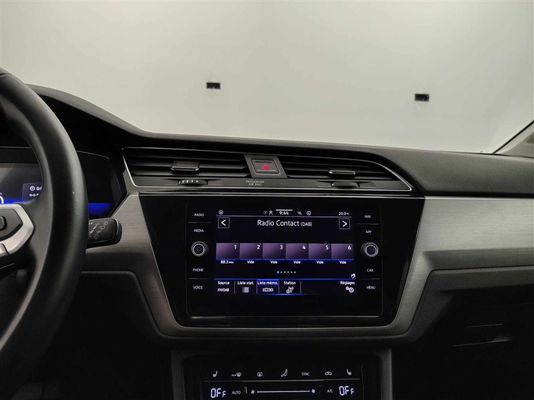 VW Touran 1.5 TSI Highline OPF DSG (2023) - Photo 11