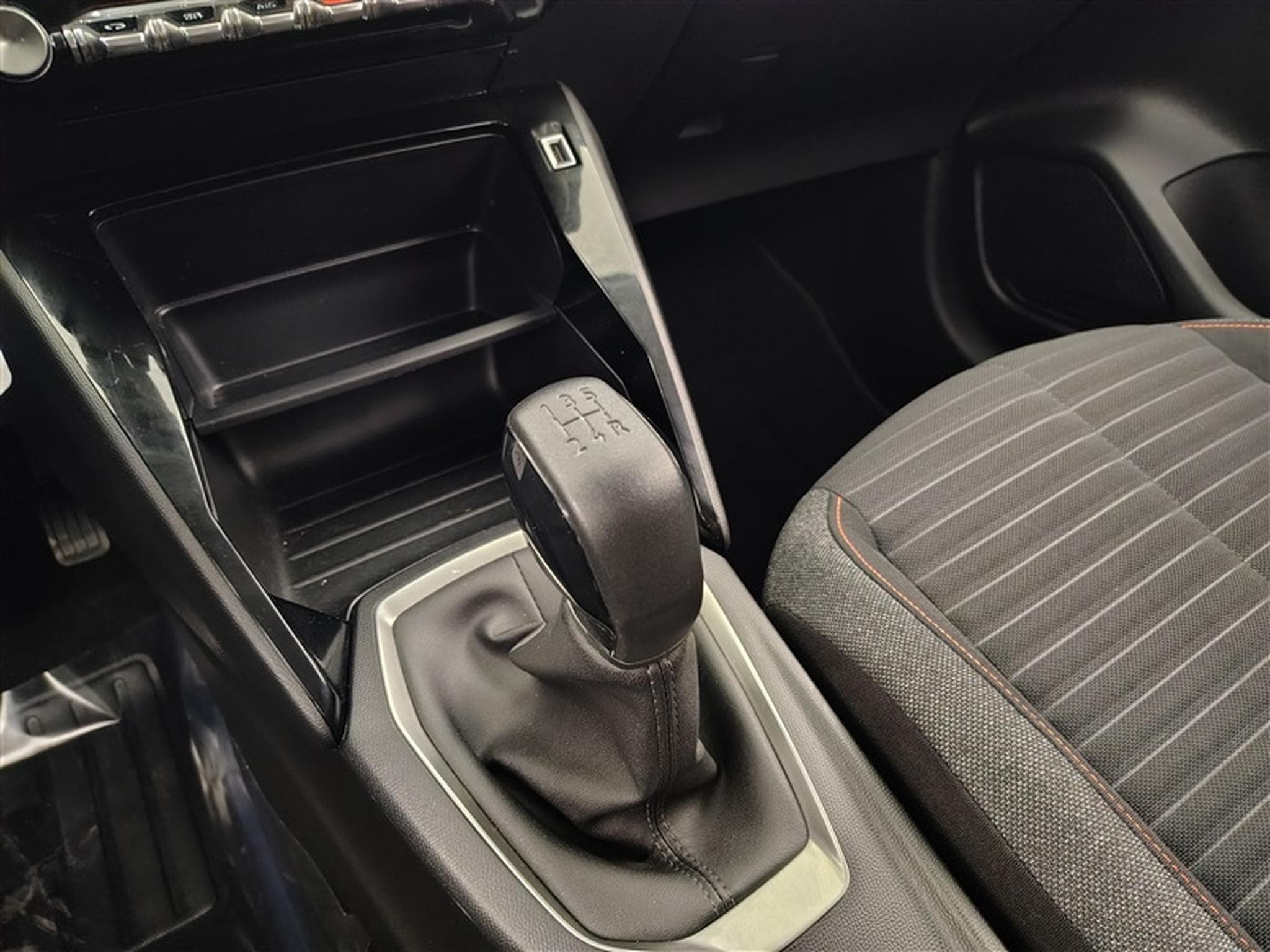 Peugeot 208 1.2i PureTech Active Pack (2022) - Photo 12