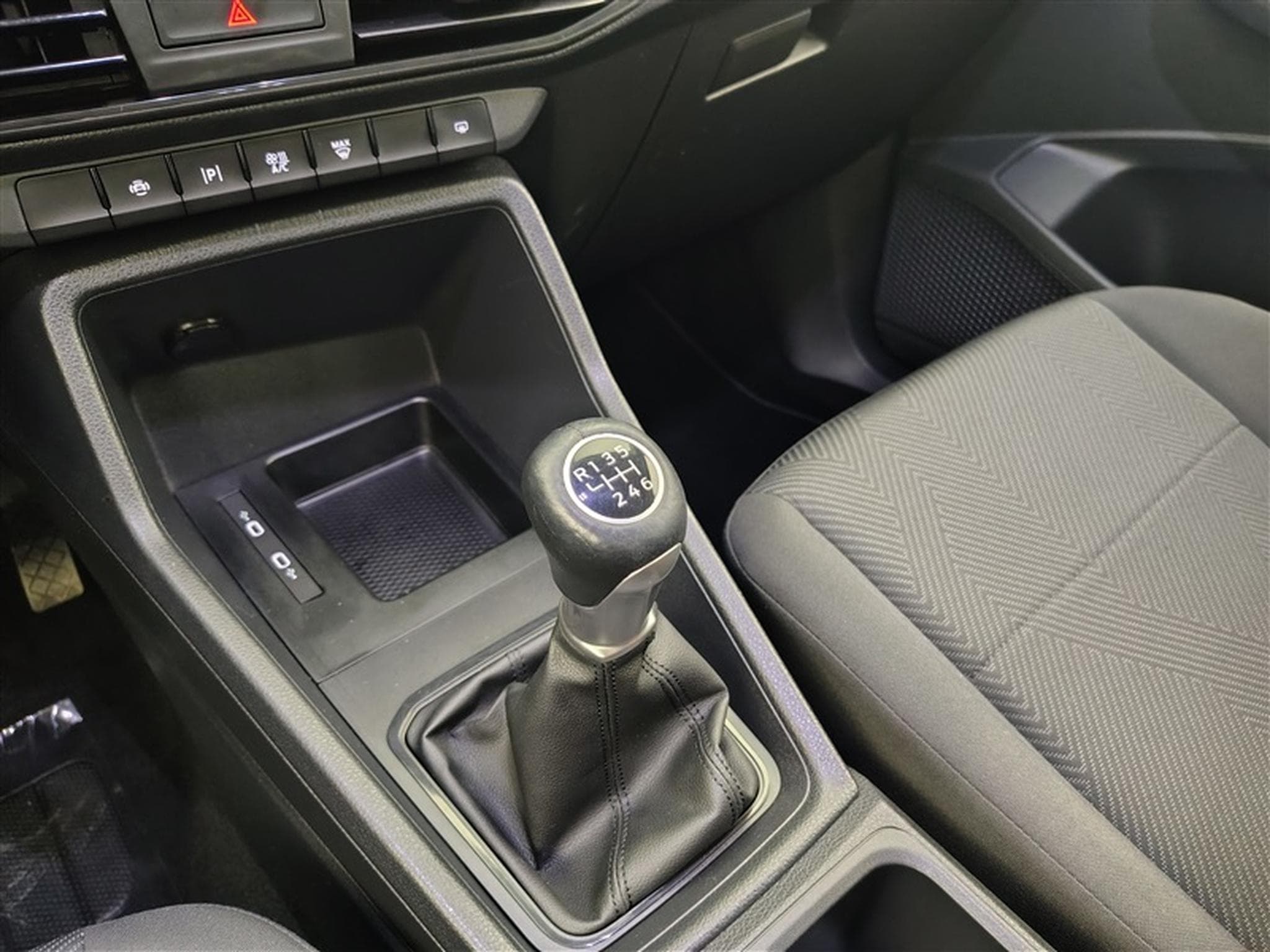 Ford Tourneo TREND 2.0 Ecoblue NAVI/ PDC / APP CONNECT (2024) - Photo 12