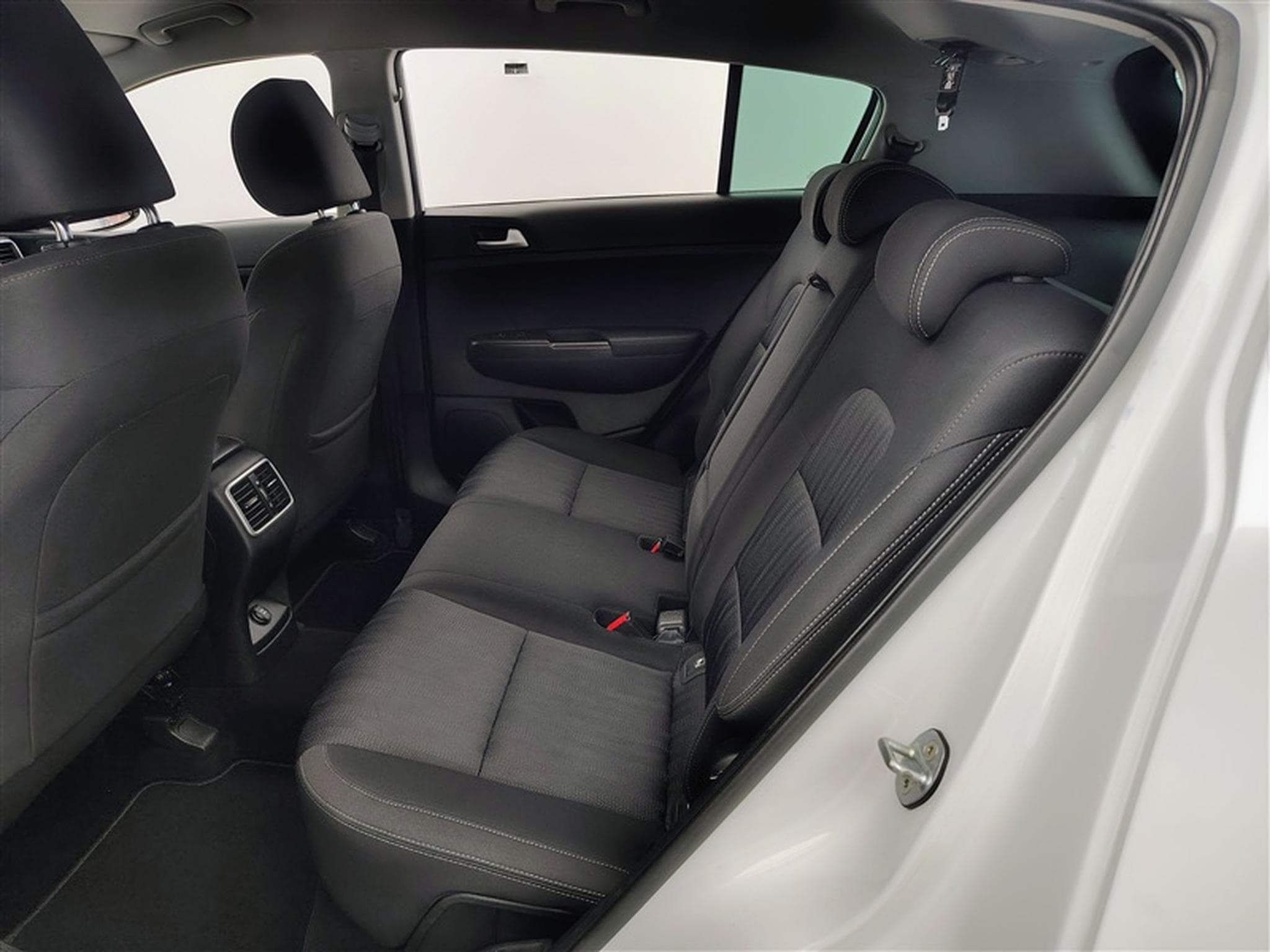 Kia Sportage 1.6 CRDi MHEV Business Line DCT (2020) - Photo 13