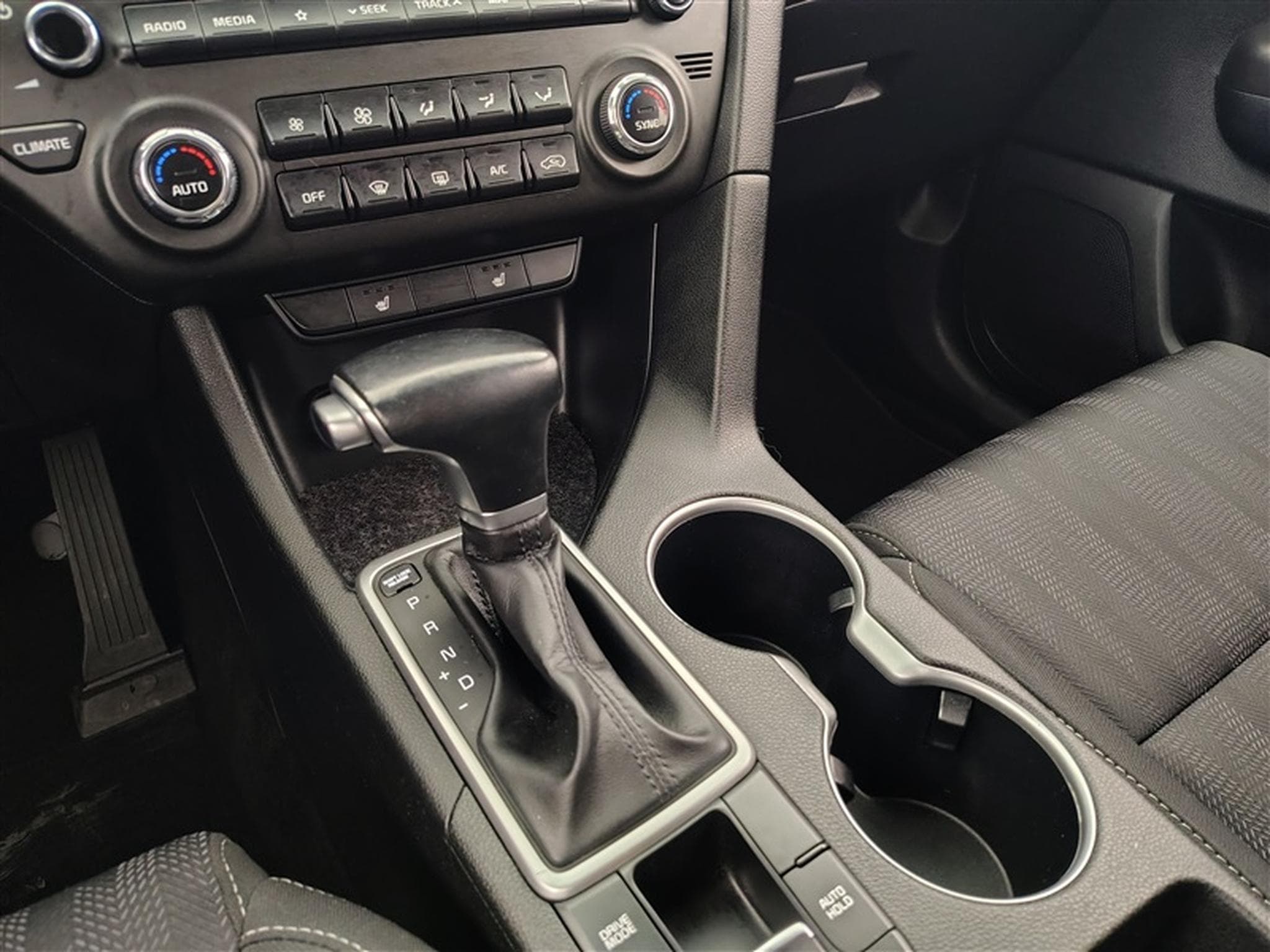 Kia Sportage 1.6 CRDi MHEV Business Line DCT (2020) - Photo 12