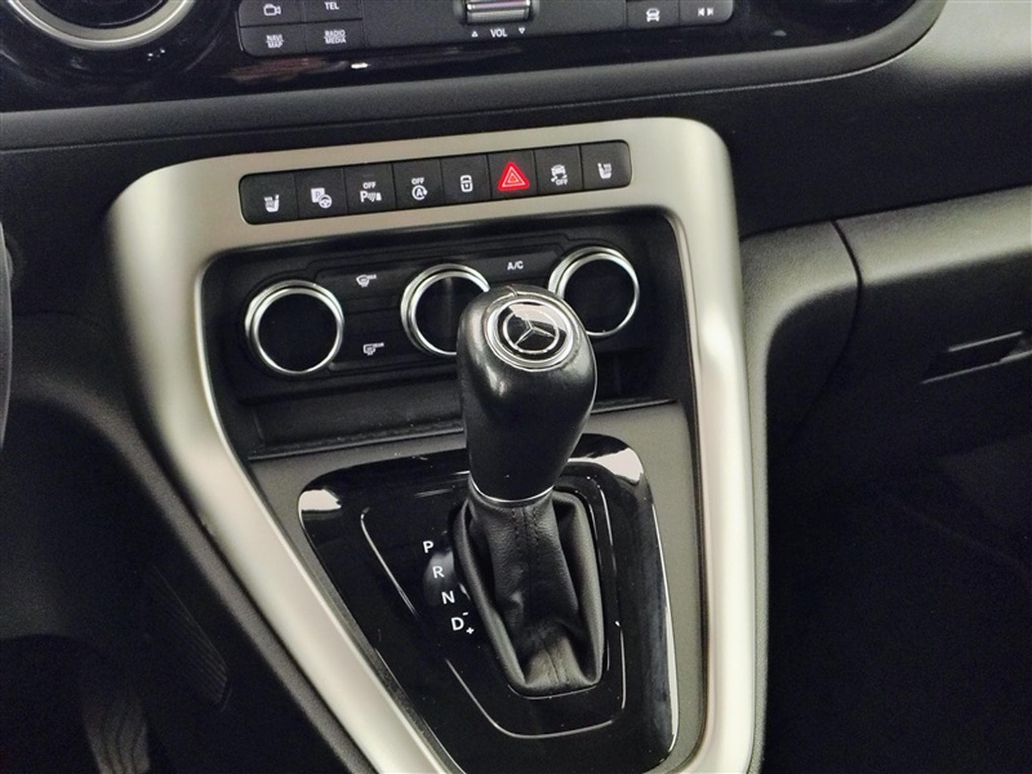 Mercedes T-Class 180d 7G-Tronic Family CUIR / NAVI / FULL LED / CAMERA / ALU (2022) - Photo 12