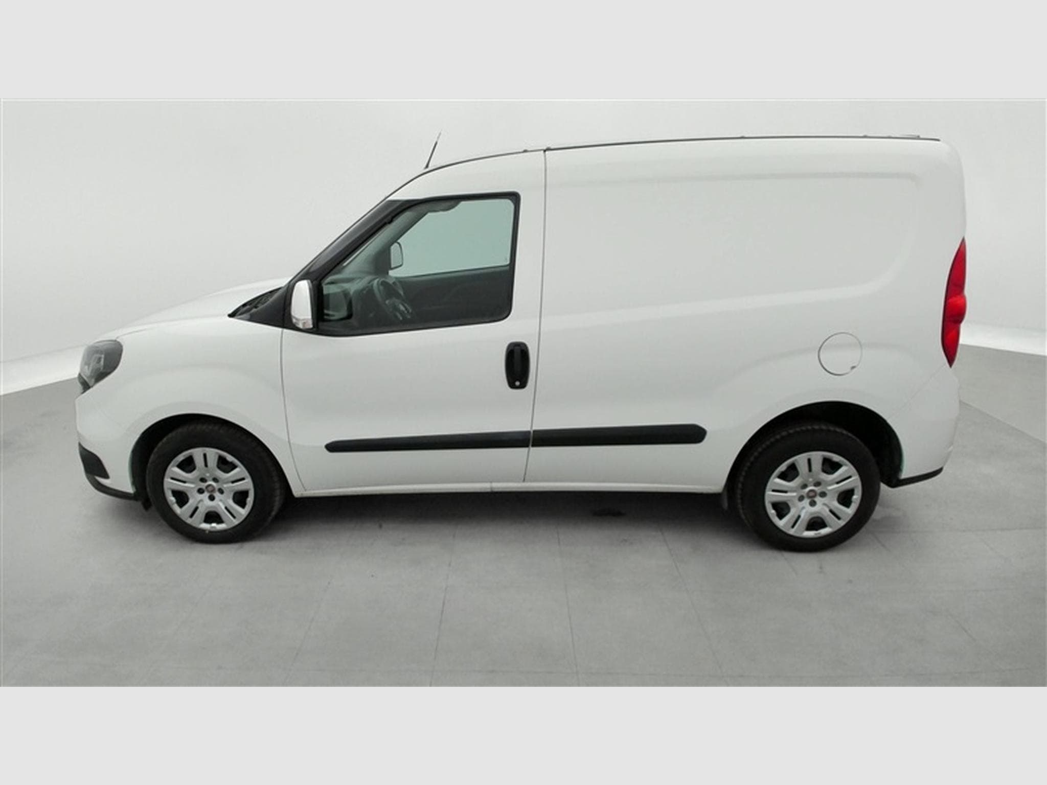 Fiat Doblo 1.6 MJET Cargo CLIM / CARPLAY (2023) - Photo 3