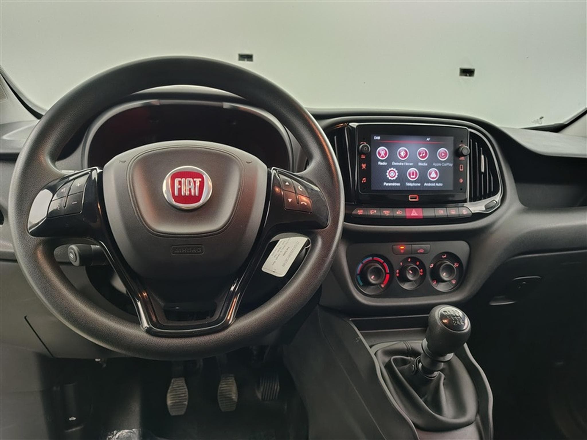 Fiat Doblo 1.6 MJET Cargo CLIM / CARPLAY (2023) - Photo 9