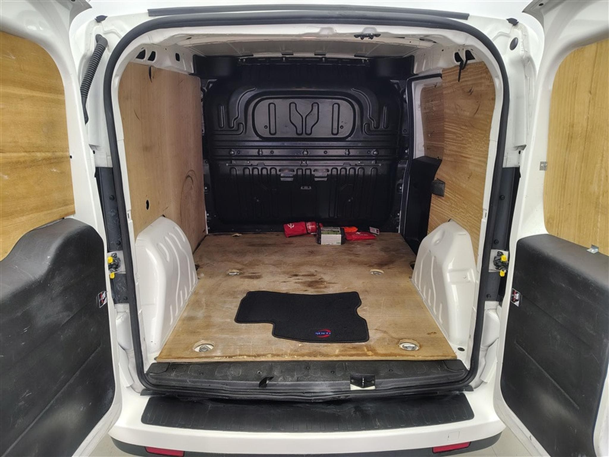 Fiat Doblo 1.6 MJET Cargo CLIM / CARPLAY (2023) - Photo 14