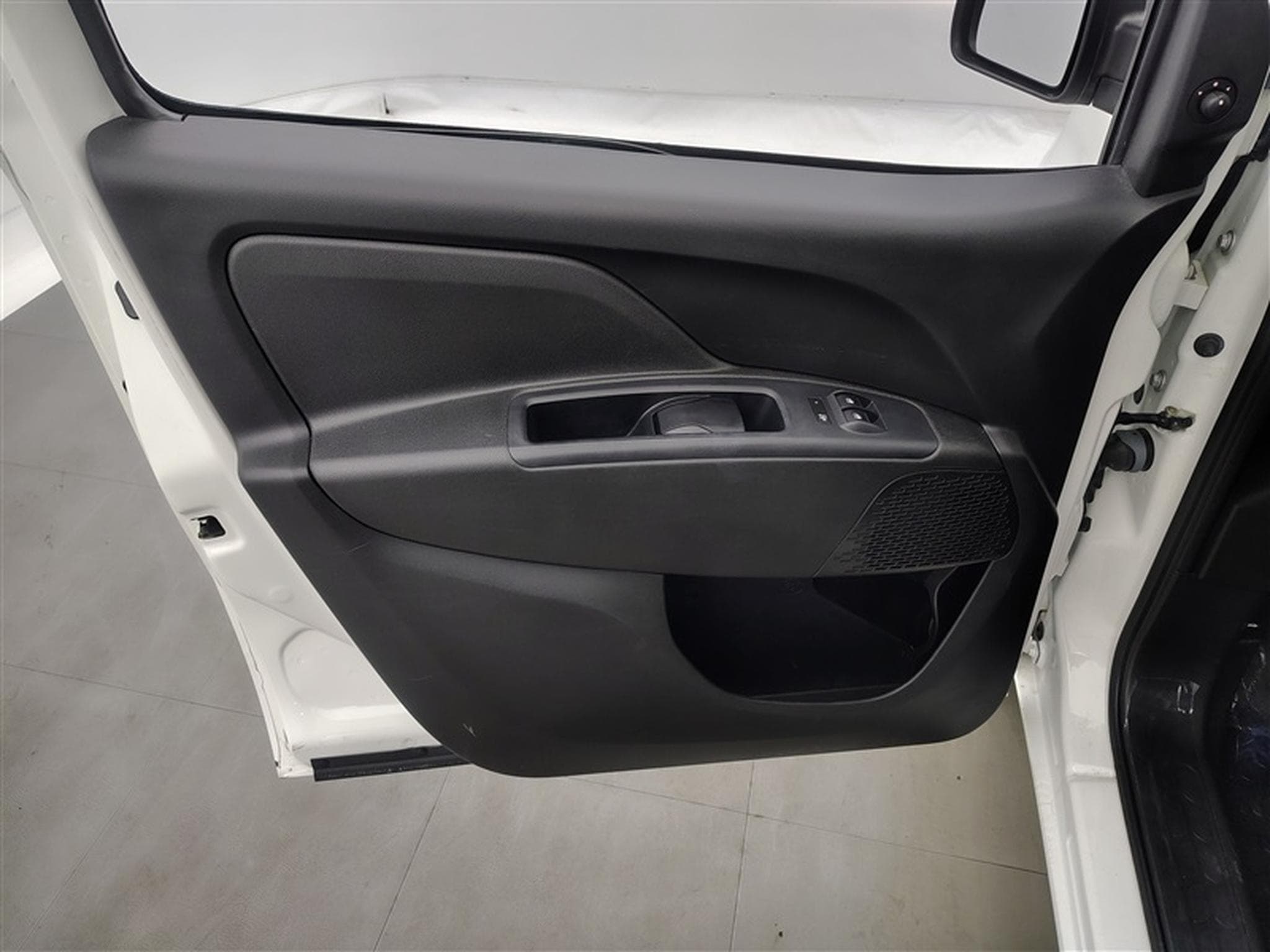 Fiat Doblo 1.6 MJET Cargo CLIM / CARPLAY (2023) - Photo 17