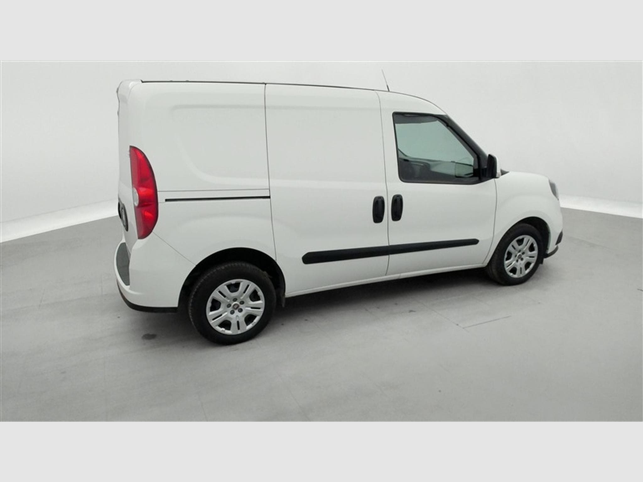 Fiat Doblo 1.6 MJET Cargo CLIM / CARPLAY (2023) - Photo 24