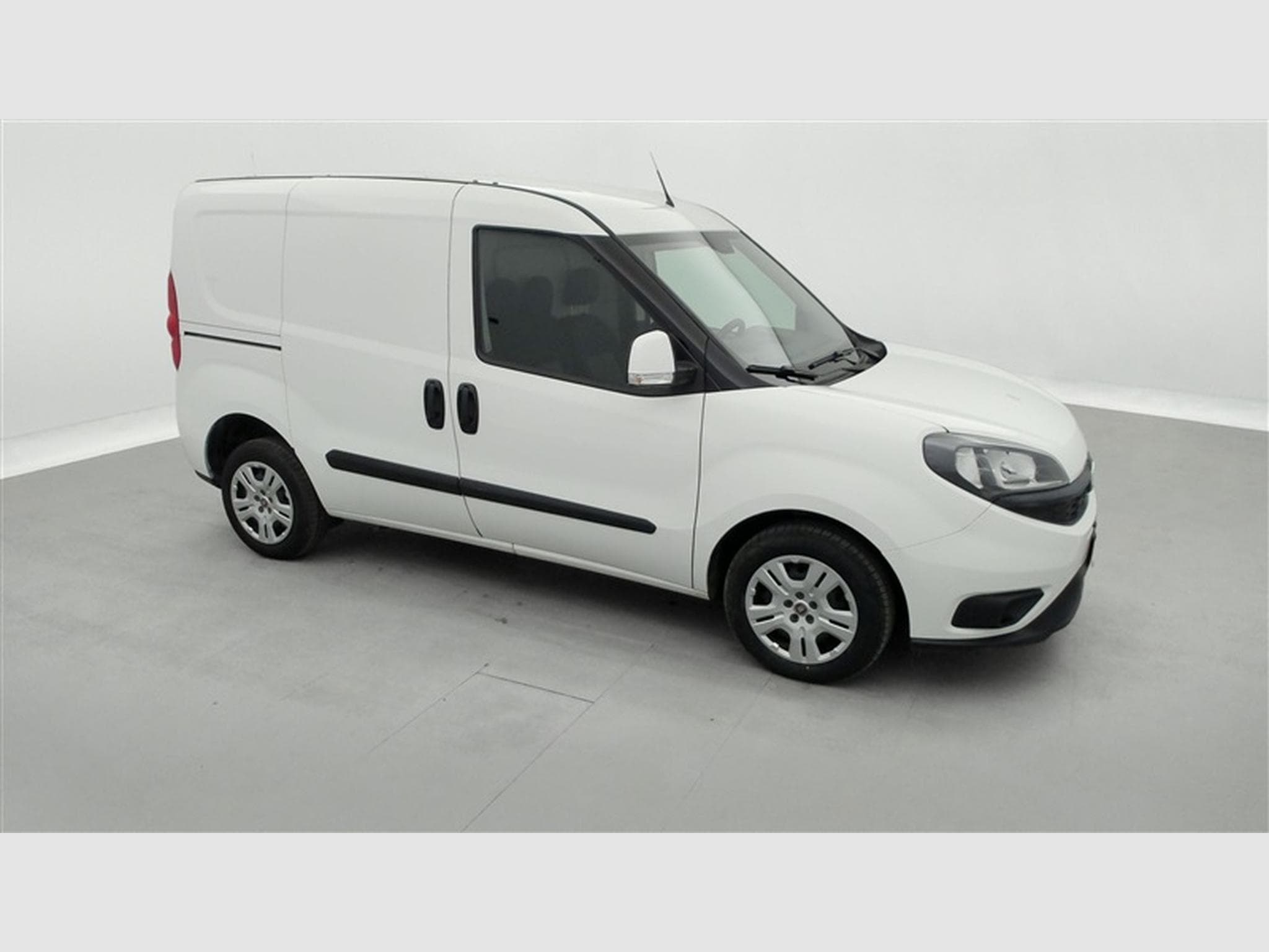 Fiat Doblo 1.6 MJET Cargo CLIM / CARPLAY (2023) - Photo 22
