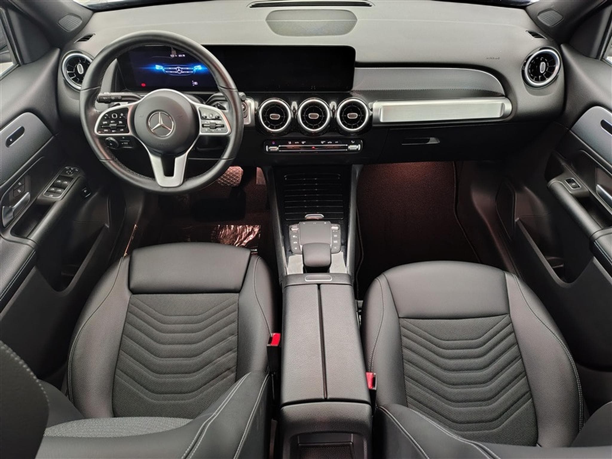Mercedes GLB 180 **AUTO/NAVI/CARPLAY/CAMERA/7PLACES/SG CH** (2023) - Photo 7
