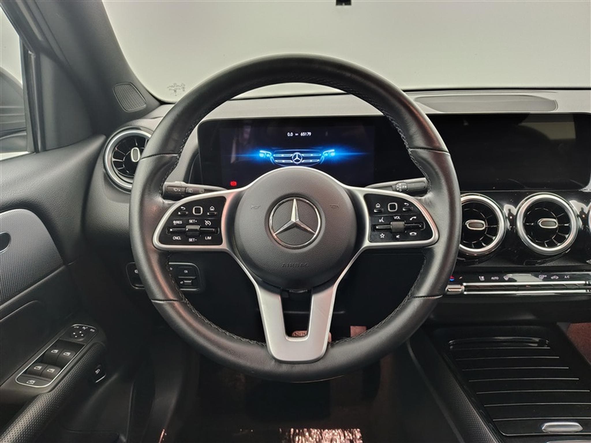 Mercedes GLB 180 **AUTO/NAVI/CARPLAY/CAMERA/7PLACES/SG CH** (2023) - Photo 8