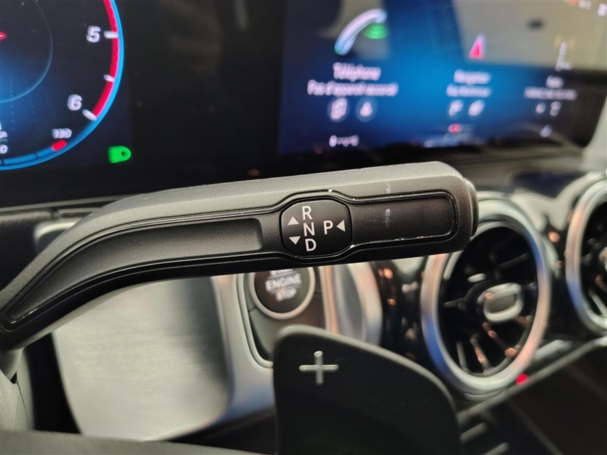 Mercedes GLB 180 **AUTO/NAVI/CARPLAY/CAMERA/7PLACES/SG CH** (2023) - Photo 11