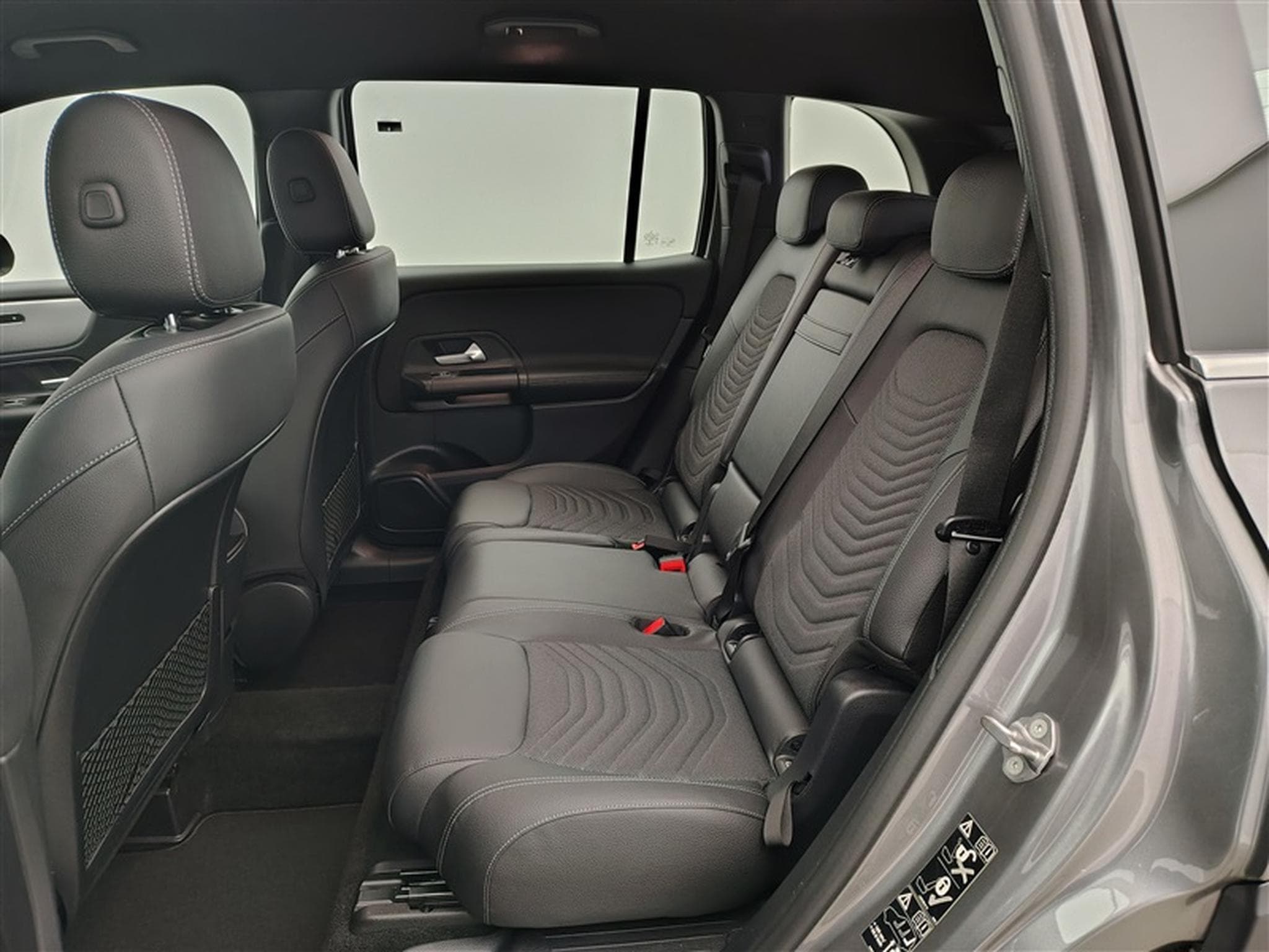 Mercedes GLB 180 **AUTO/NAVI/CARPLAY/CAMERA/7PLACES/SG CH** (2023) - Photo 12