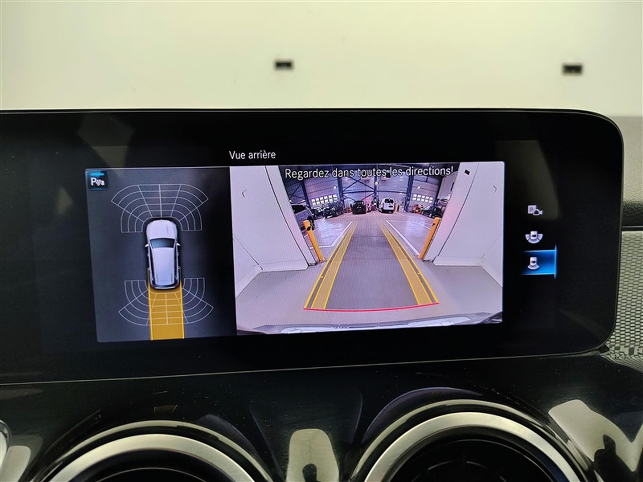 Mercedes GLB 180 **AUTO/NAVI/CARPLAY/CAMERA/7PLACES/SG CH** (2023) - Photo 17