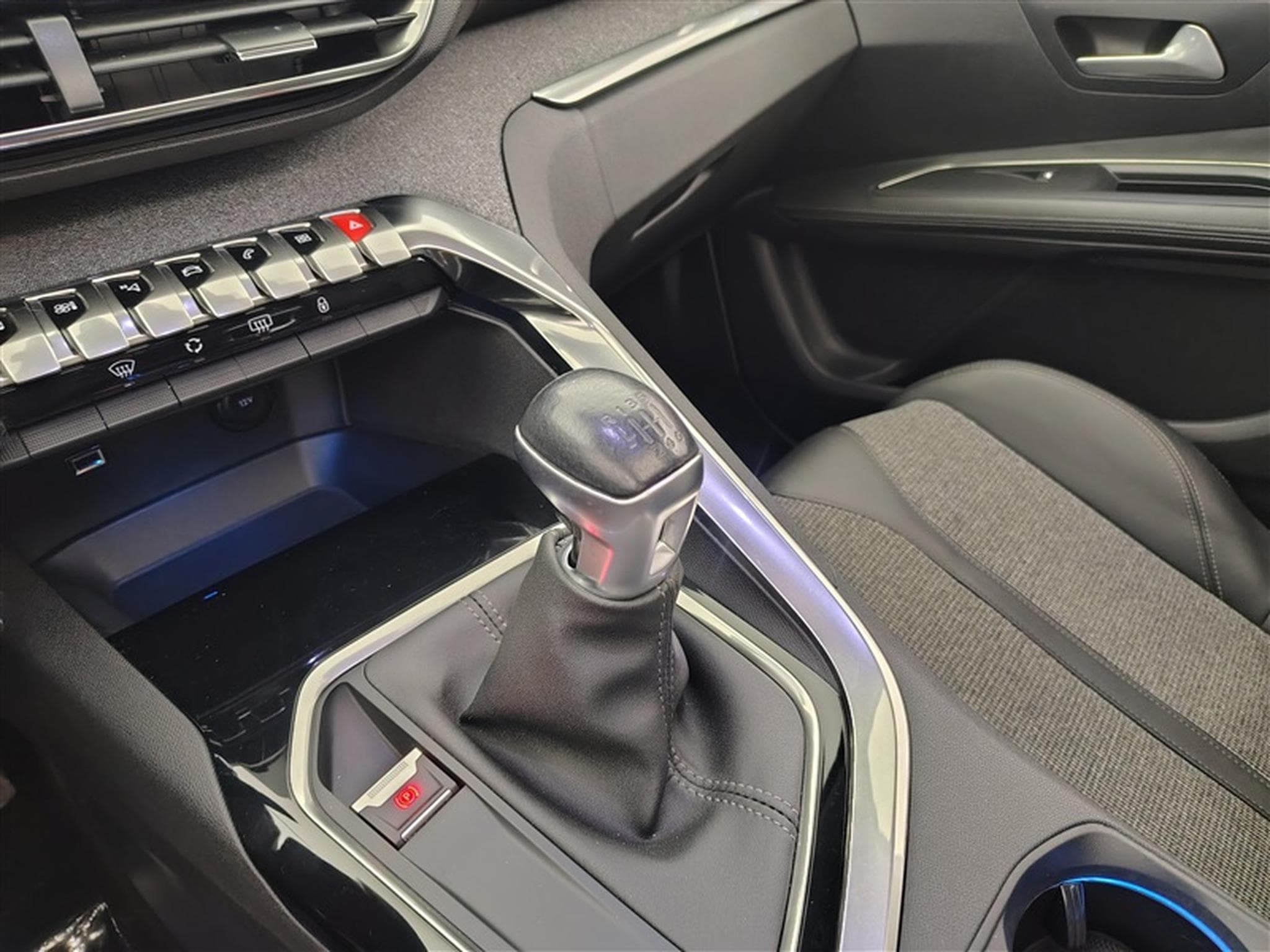 Peugeot 3008 1.2 PureTech Allure°NAV°CARPLAY°CAM°PDC°JA18 (2020) - Photo 12
