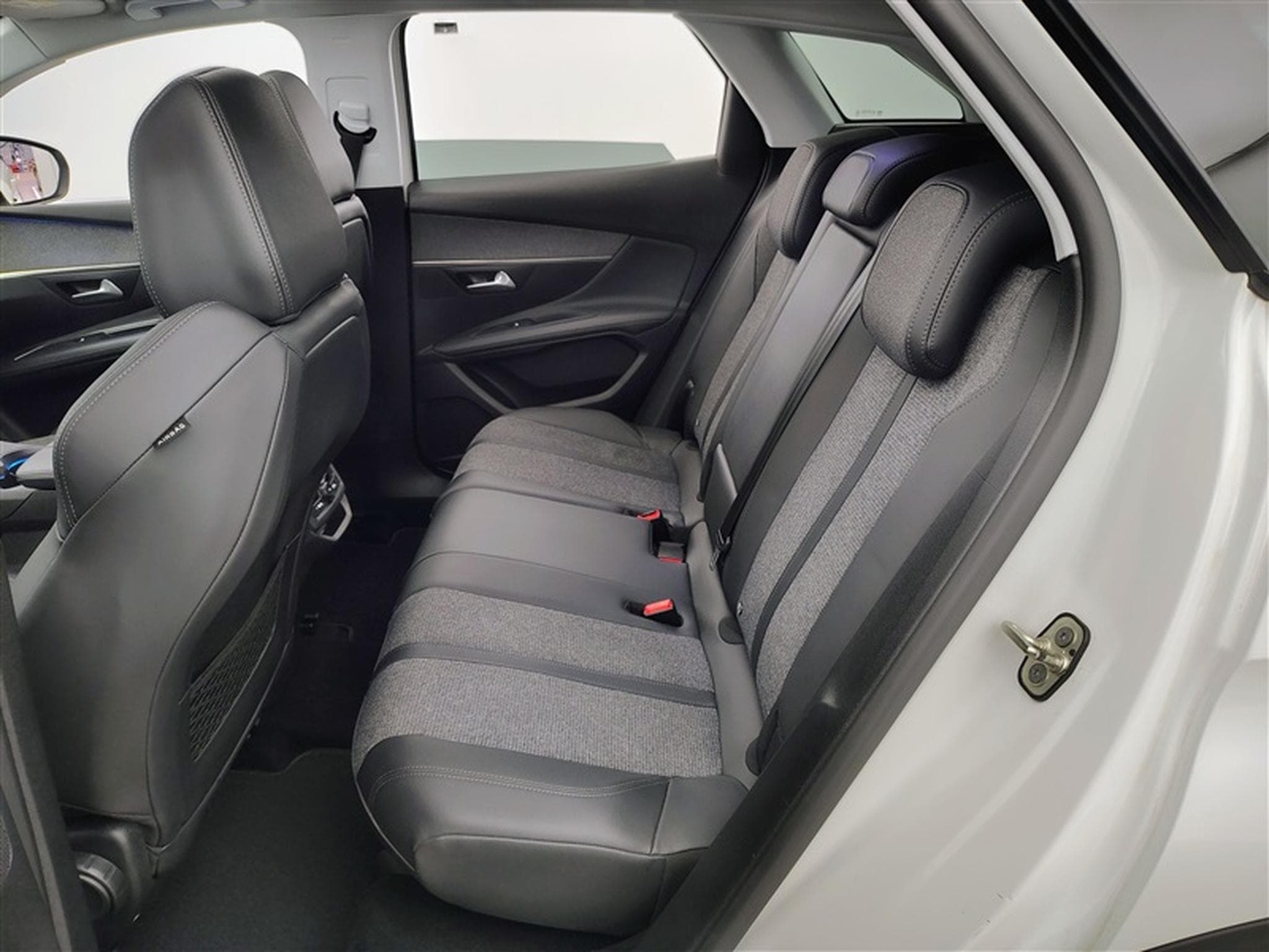 Peugeot 3008 1.2 PureTech Allure°NAV°CARPLAY°CAM°PDC°JA18 (2020) - Photo 13