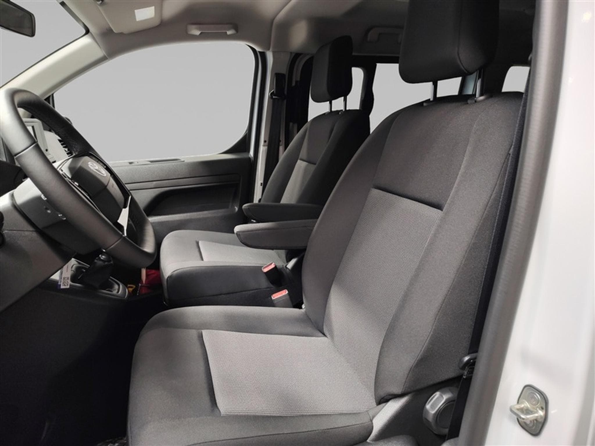 Toyota Proace 2.0 D-4D 145Cv 8PL CLIM / TEL / PDC AR (2025) - Photo 7