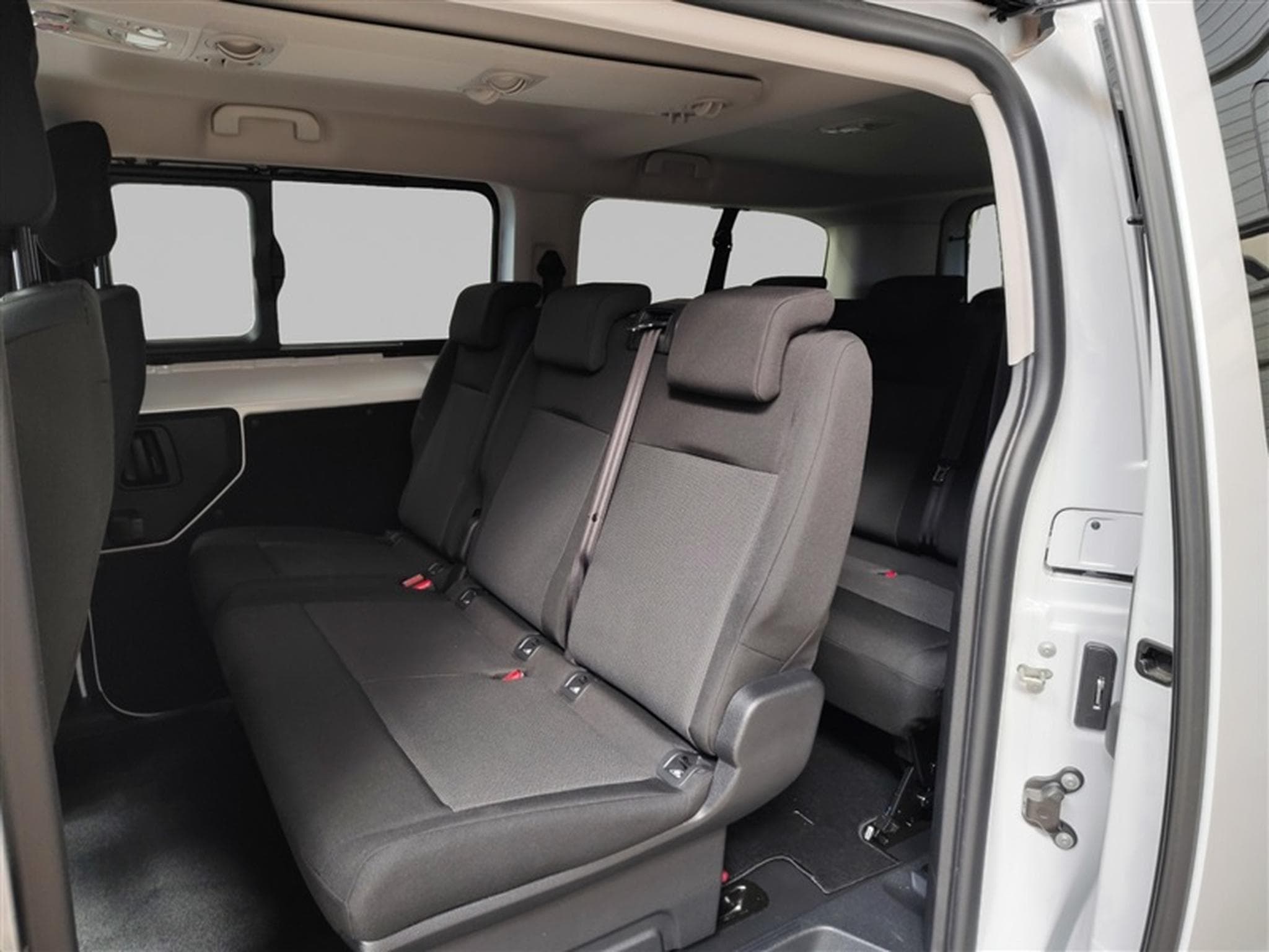 Toyota Proace 2.0 D-4D 145Cv 8PL CLIM / TEL / PDC AR (2025) - Photo 13