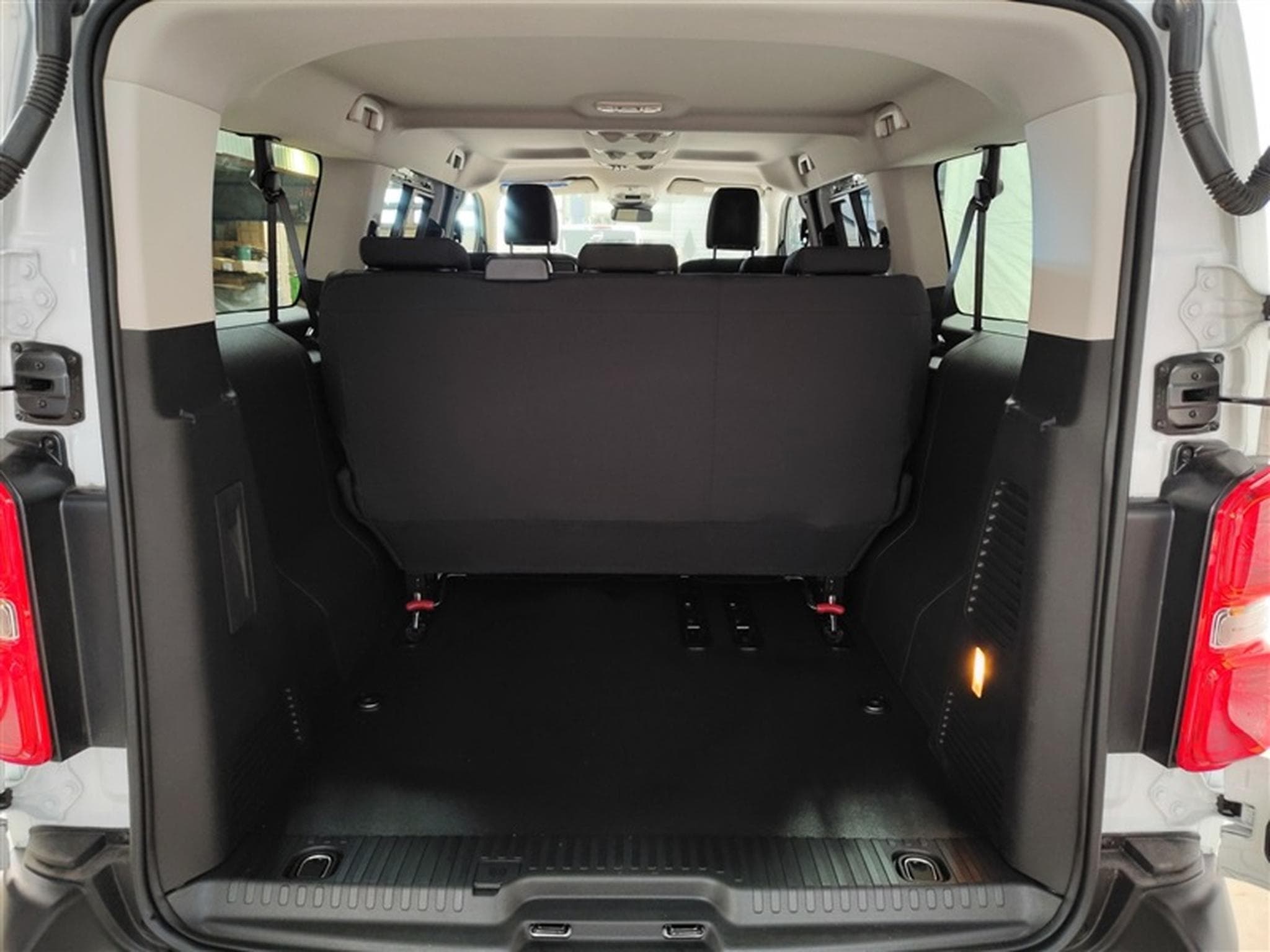 Toyota Proace 2.0 D-4D 145Cv 8PL CLIM / TEL / PDC AR (2025) - Photo 14