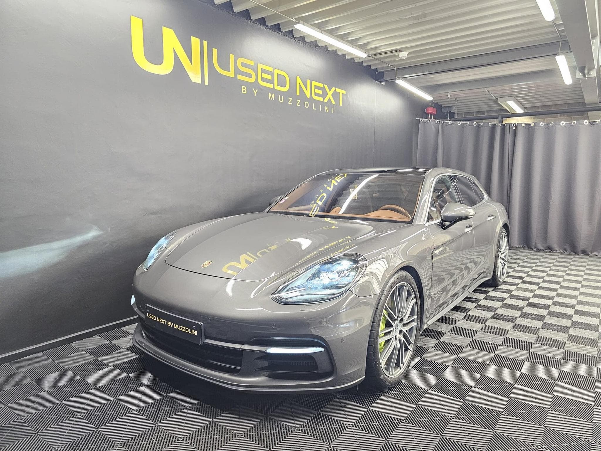 Porsche Panamera sport turismo e-hybride 462cv (2018) - Photo 1