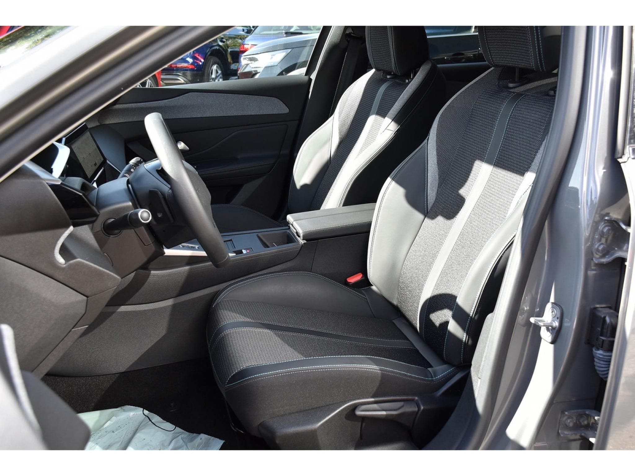 Peugeot 308 1.2 Hybrid 145 e-DCS6 Allure ACC CAM360 LANE 1° MAIN (2025) - Photo 6