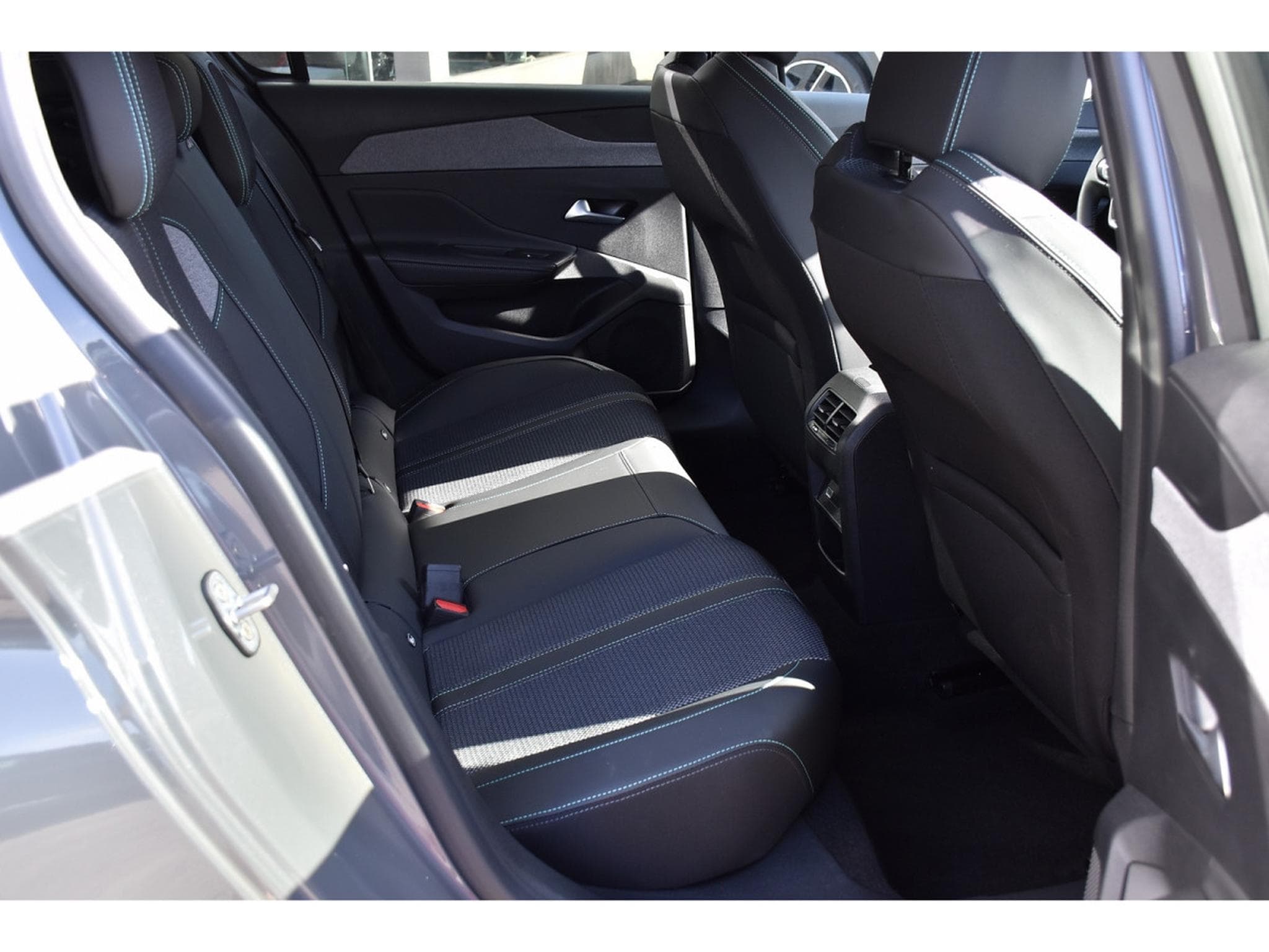 Peugeot 308 1.2 Hybrid 145 e-DCS6 Allure ACC CAM360 LANE 1° MAIN (2025) - Photo 8