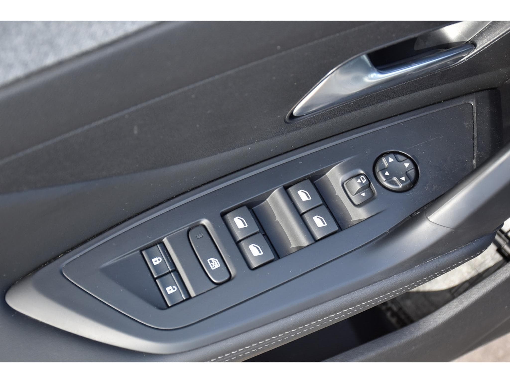 Peugeot 308 1.2 Hybrid 145 e-DCS6 Allure ACC CAM360 LANE 1° MAIN (2025) - Photo 24
