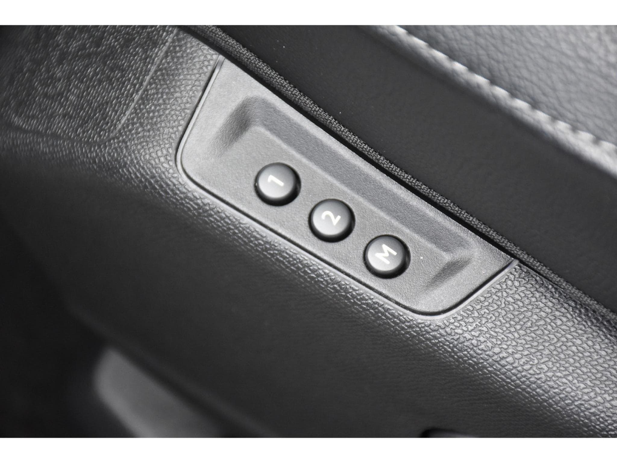 DS Automobiles DS7 1.5 HDI Performance Line EAT8 MEMO ACC SIDE CAM360 (2025) - Photo 20