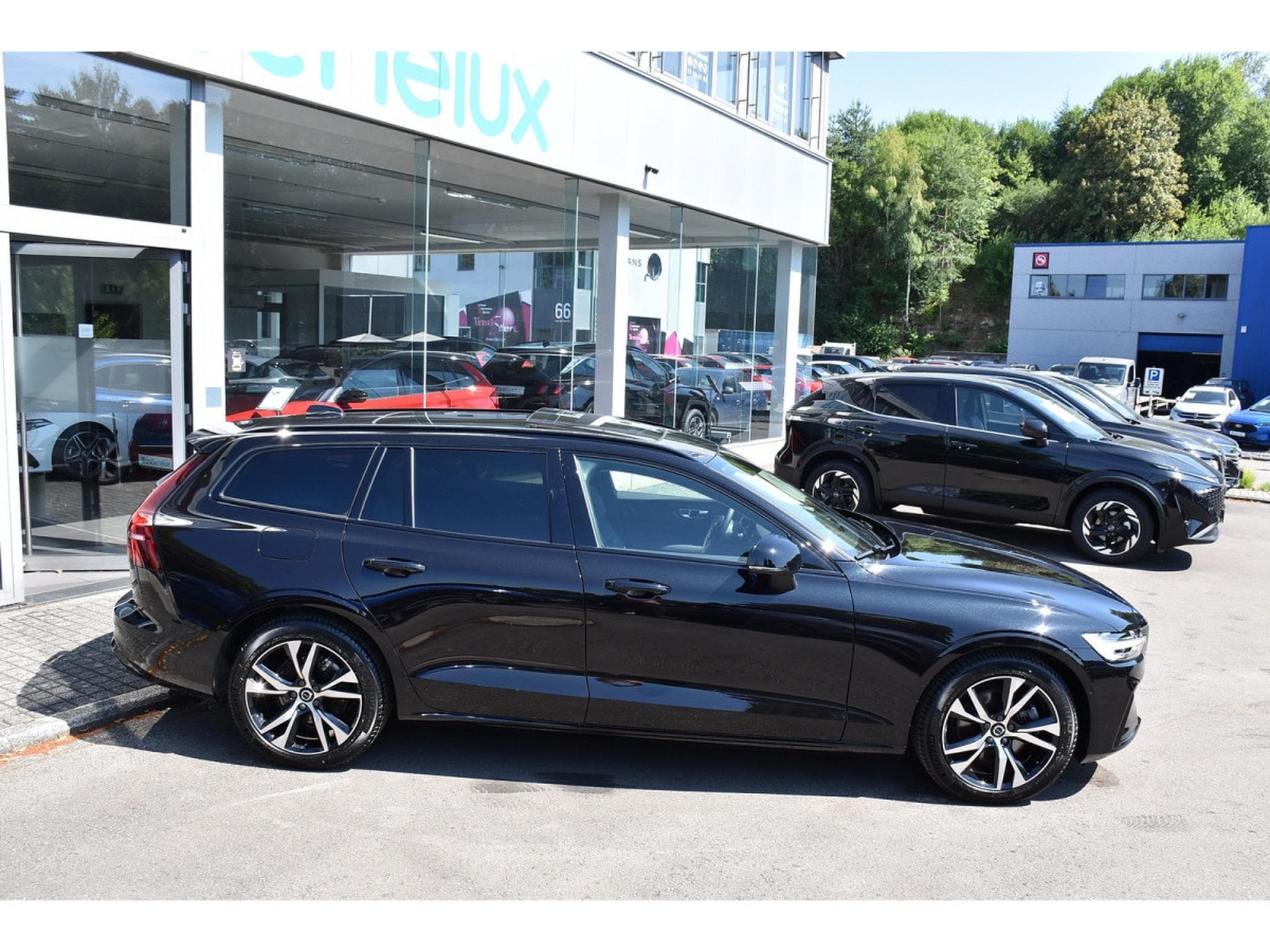 Volvo V60 2.0 B4 Plus Dark Geartronic PANO CUIR MEMO CAM360 HARMAN 1°M (2025) - Photo 3