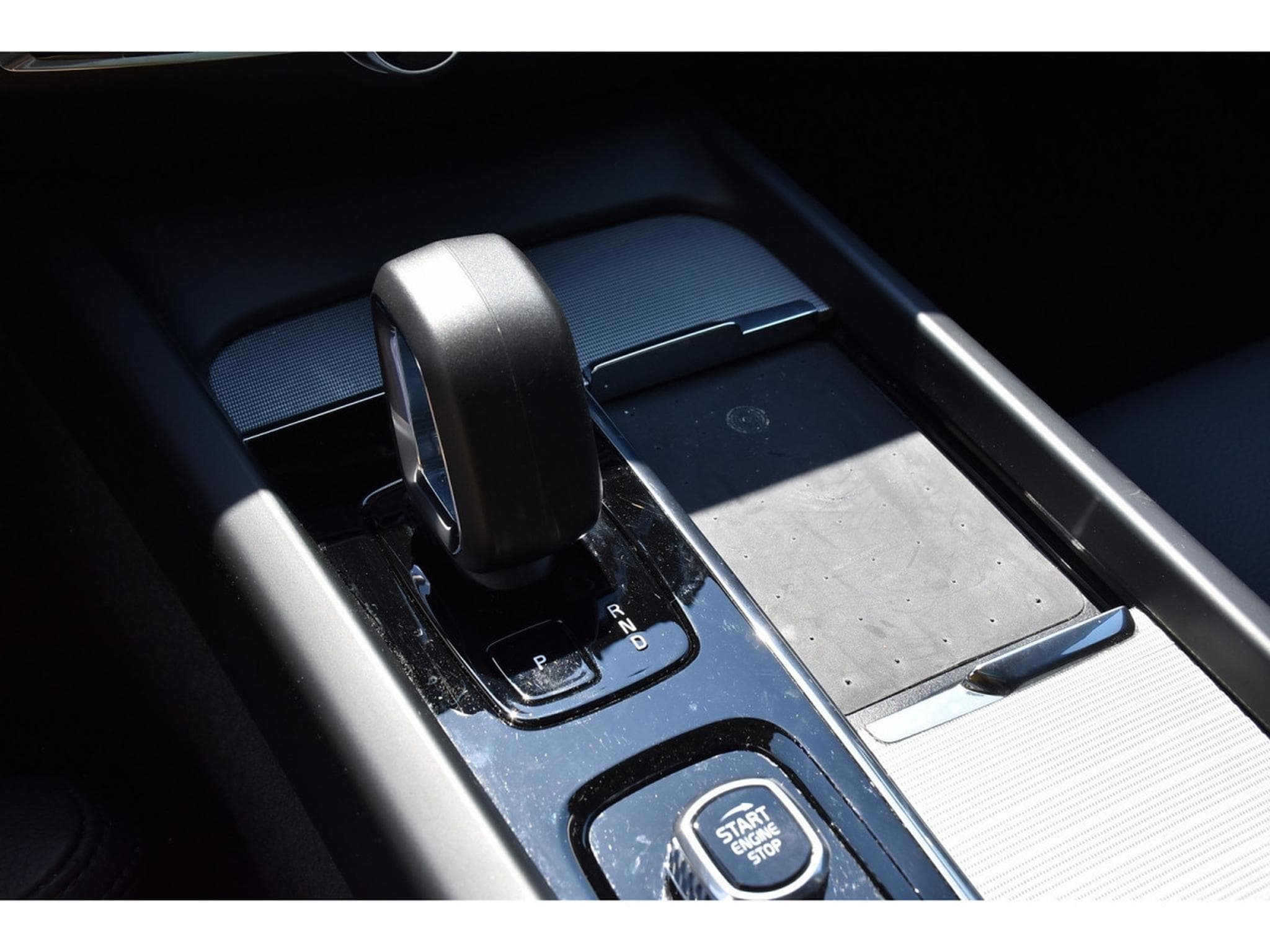 Volvo V60 2.0 B4 Plus Dark Geartronic PANO CUIR MEMO CAM360 HARMAN 1°M (2025) - Photo 22