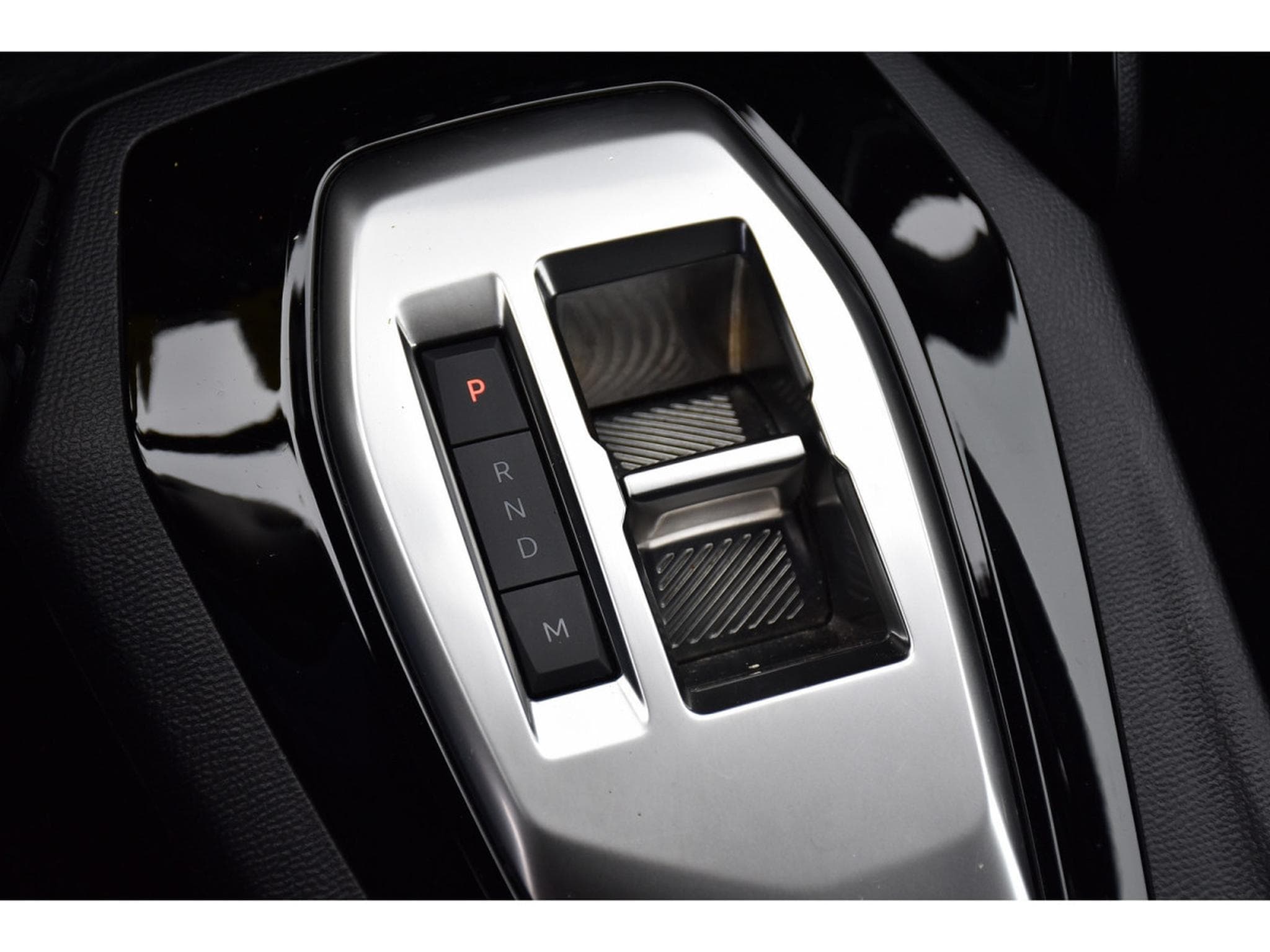 Peugeot 2008 1.2 Hybrid 145 e-DCS6 Style REGUL LANE PDC 1° MAIN (2025) - Photo 15