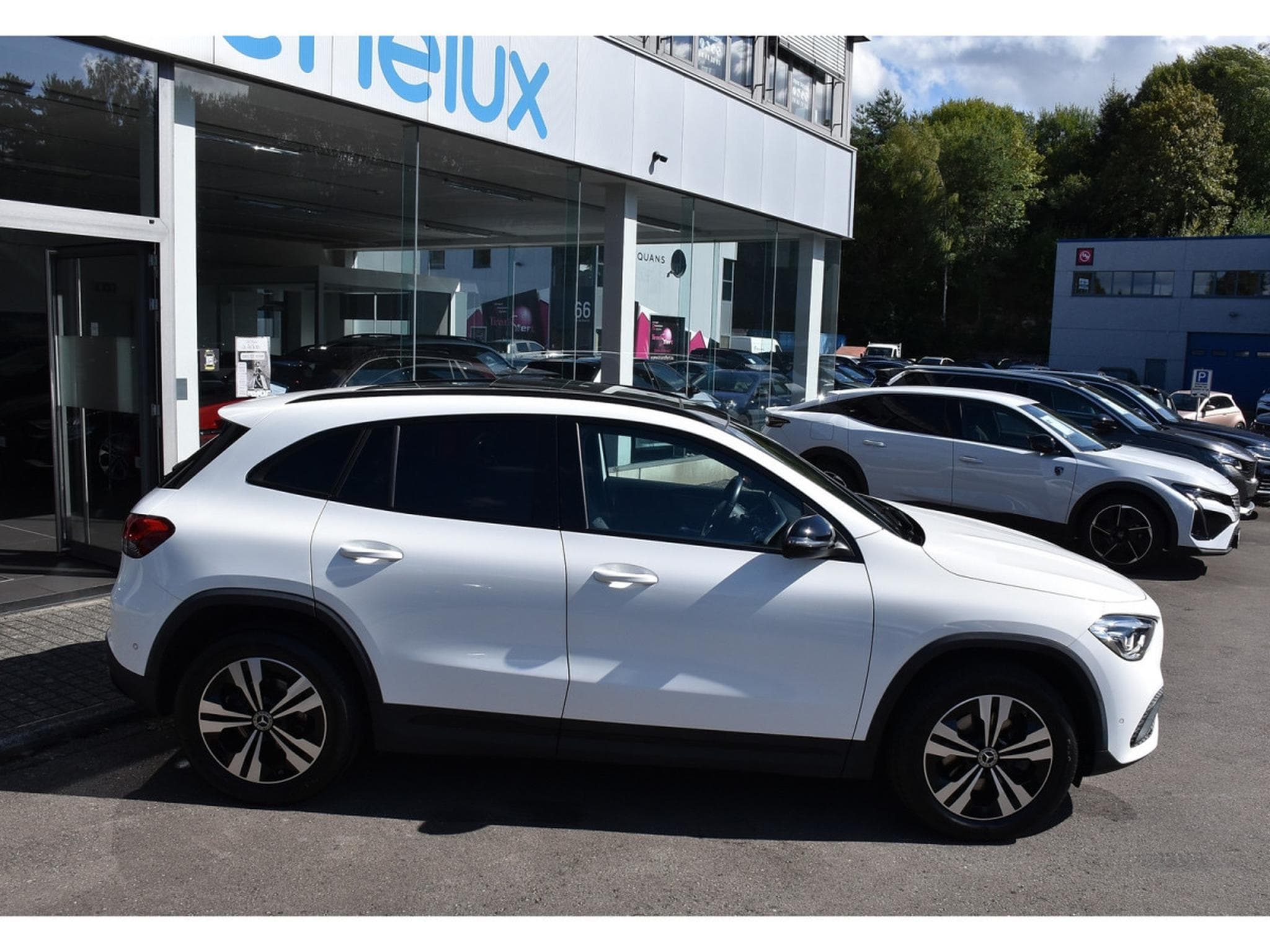 Mercedes GLA 200 Progressive 7G-Tronic PANO GPS CAM LANE (2020) - Photo 3