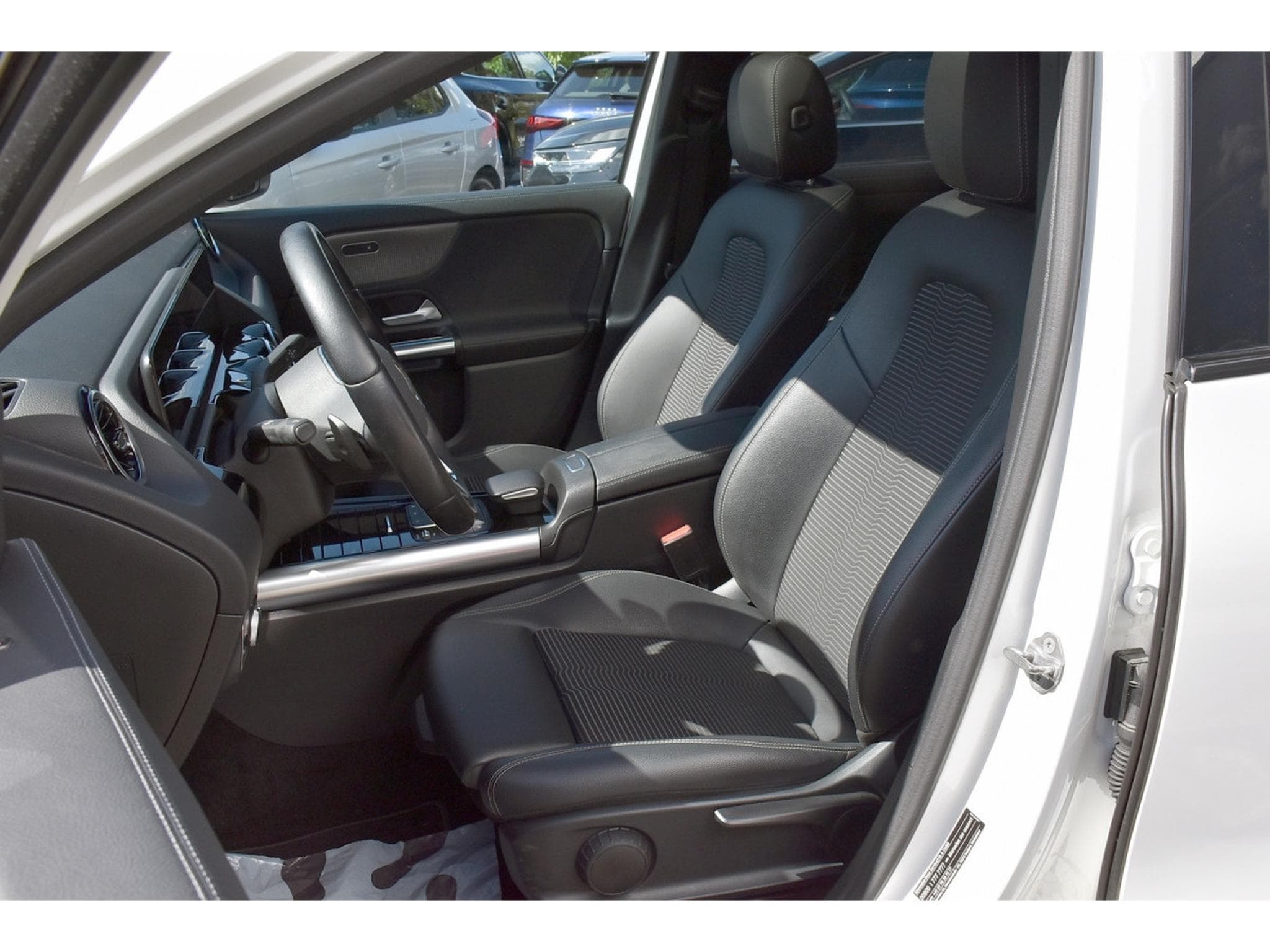 Mercedes GLA 200 Progressive 7G-Tronic PANO GPS CAM LANE (2020) - Photo 6